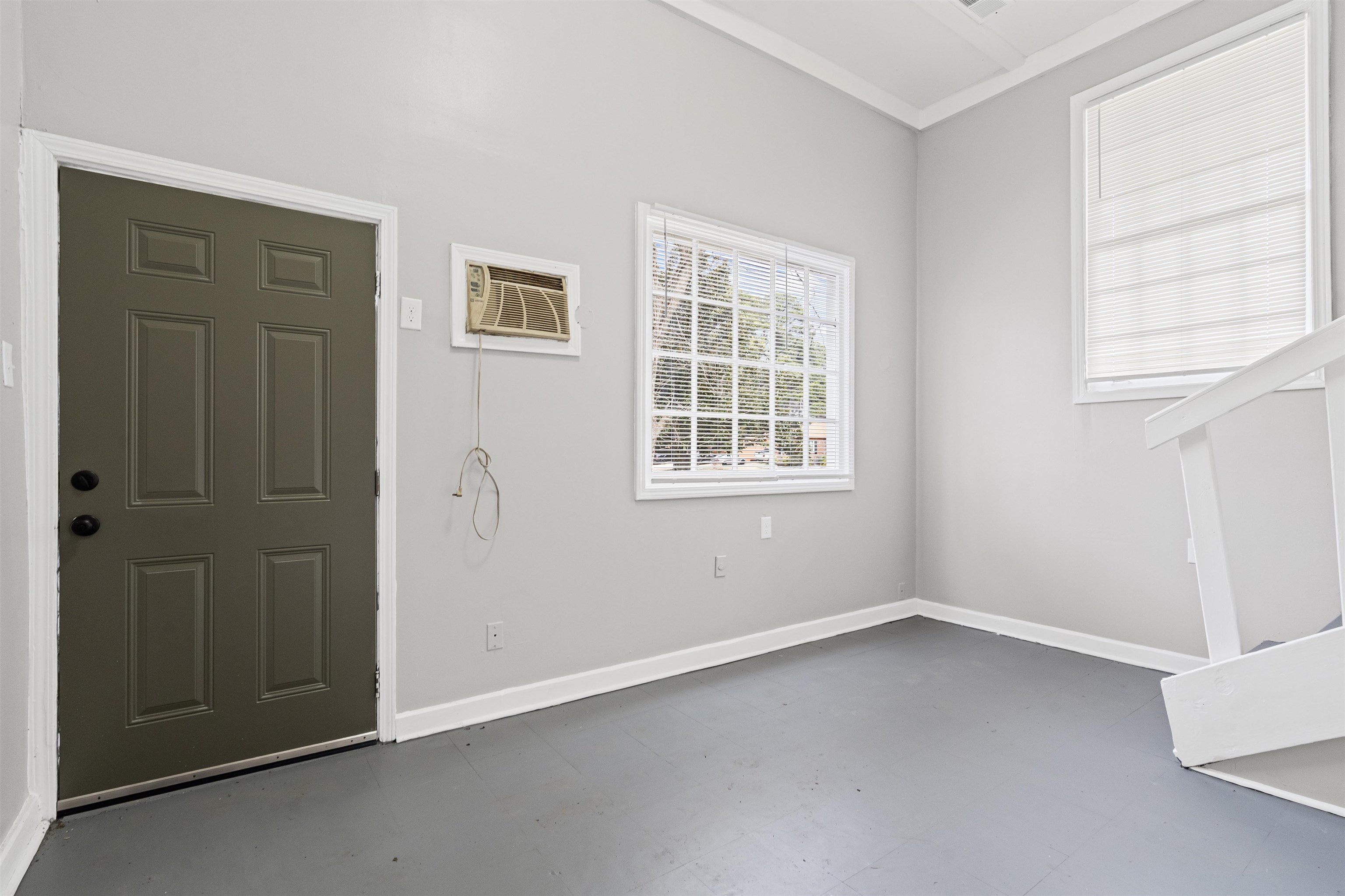 5025 Loch Lomond Dr Property Photo 7