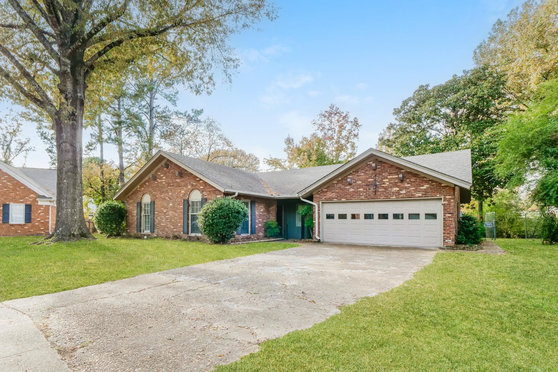 6038 Haddington Dr Property Photo 2