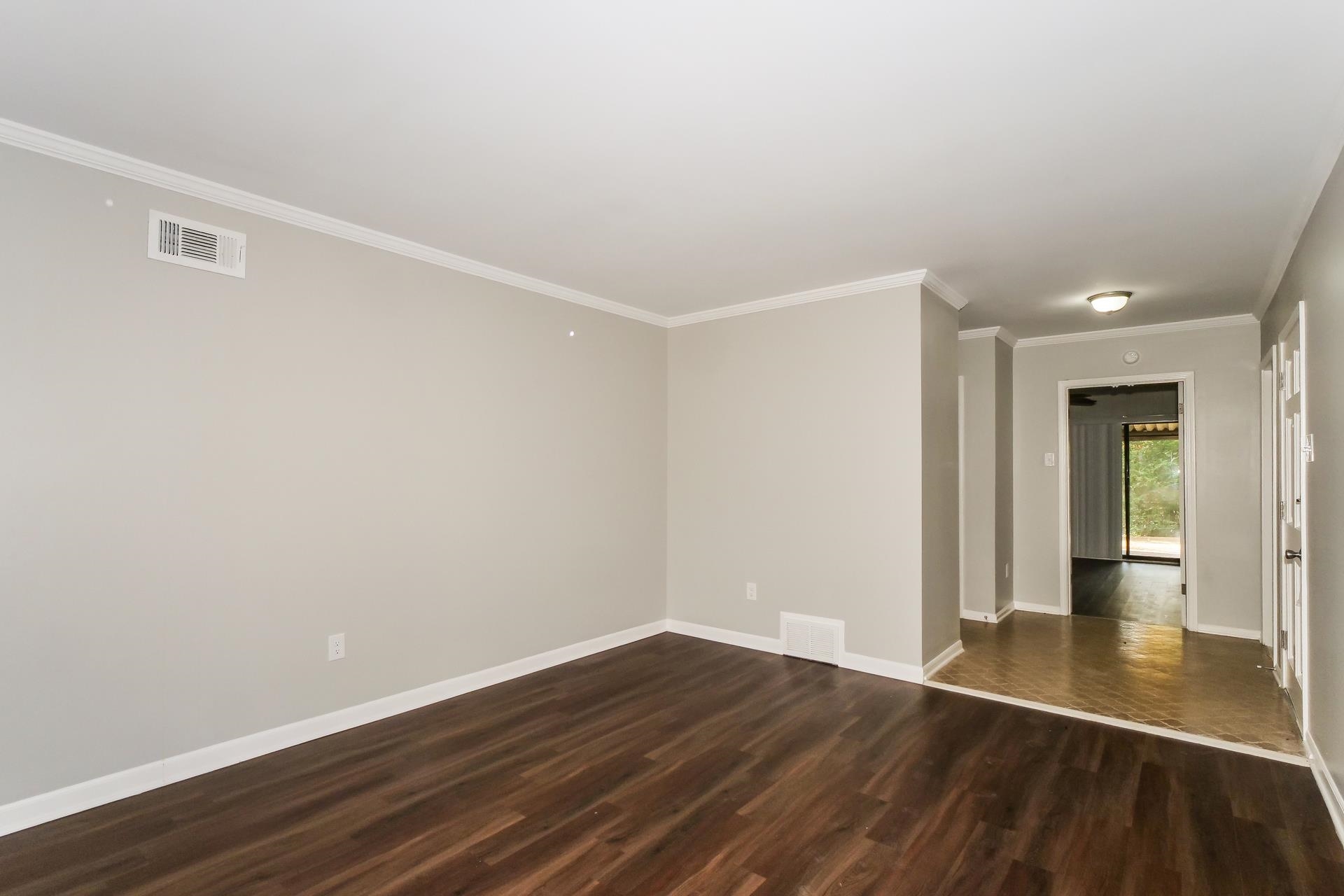 6038 Haddington Dr Property Photo 4