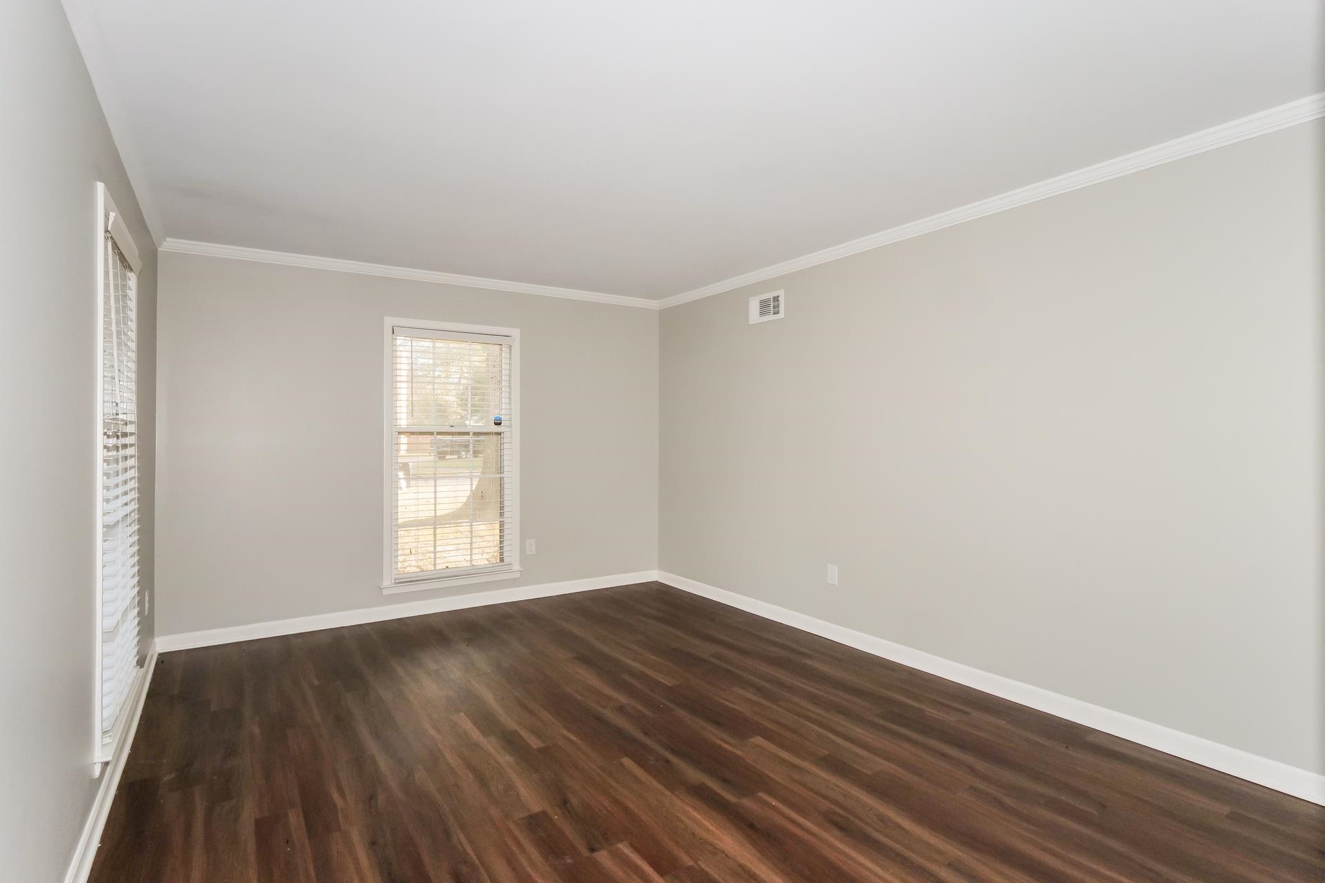 6038 Haddington Dr Property Photo 10