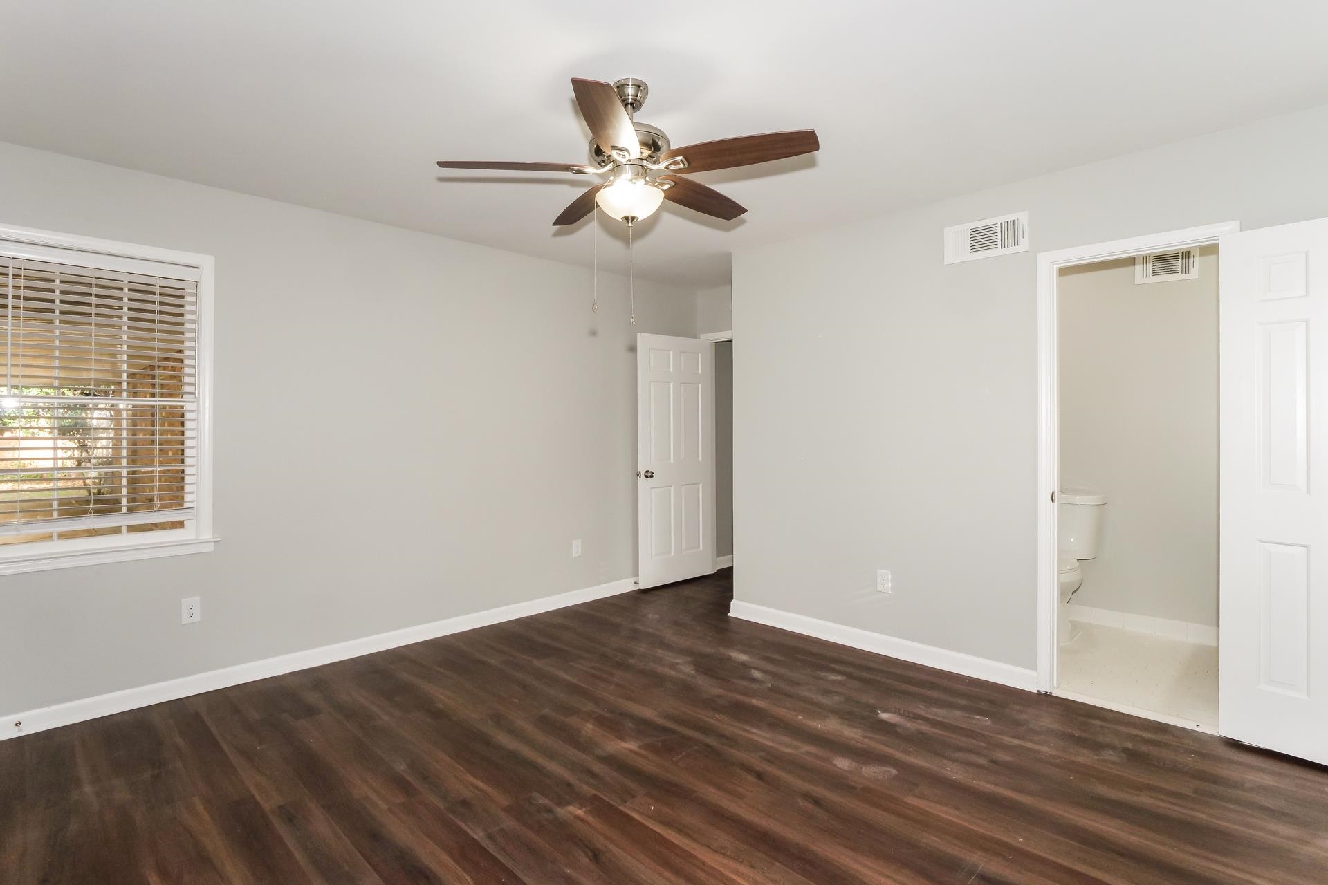6038 Haddington Dr Property Photo 12