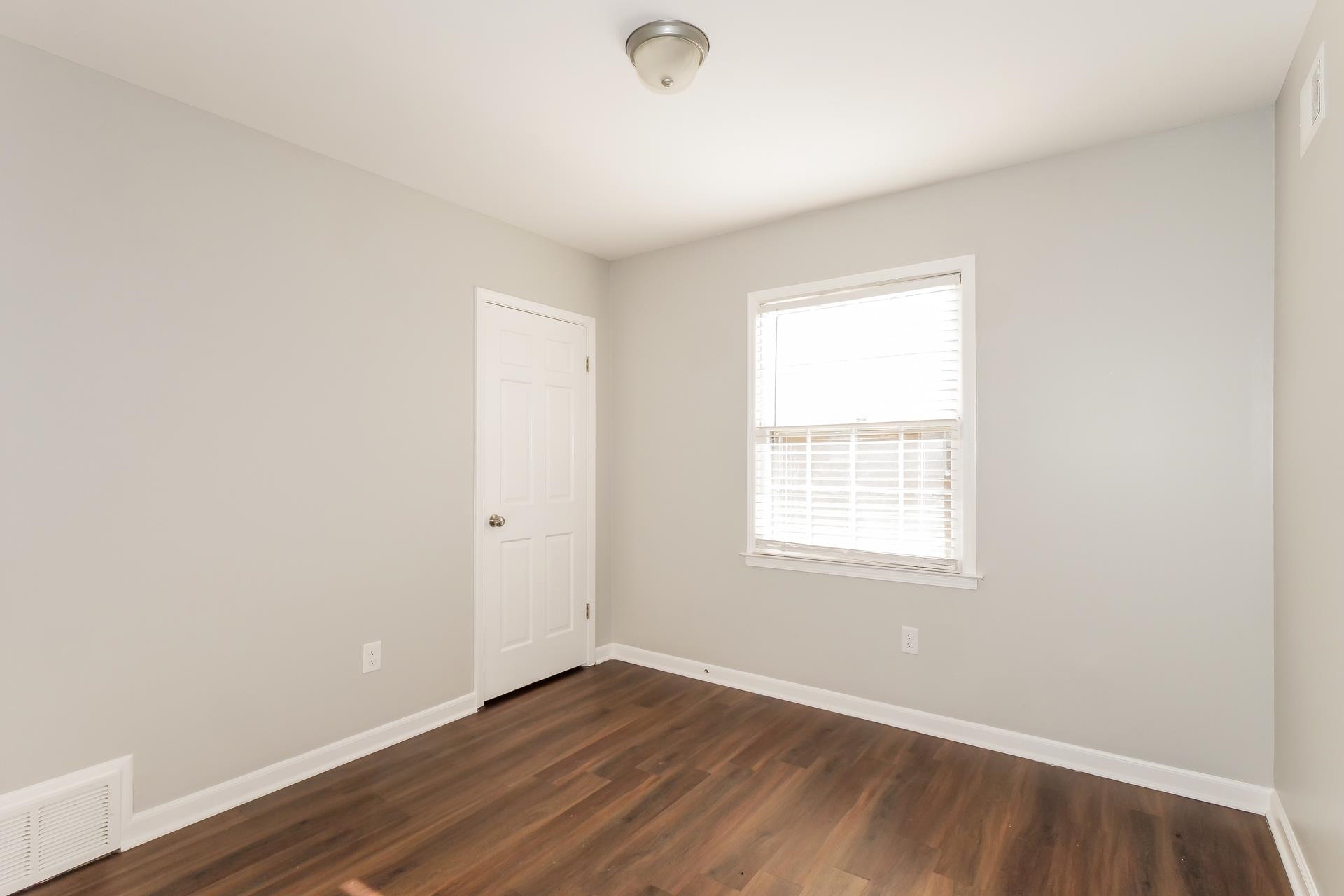6038 Haddington Dr Property Photo 14