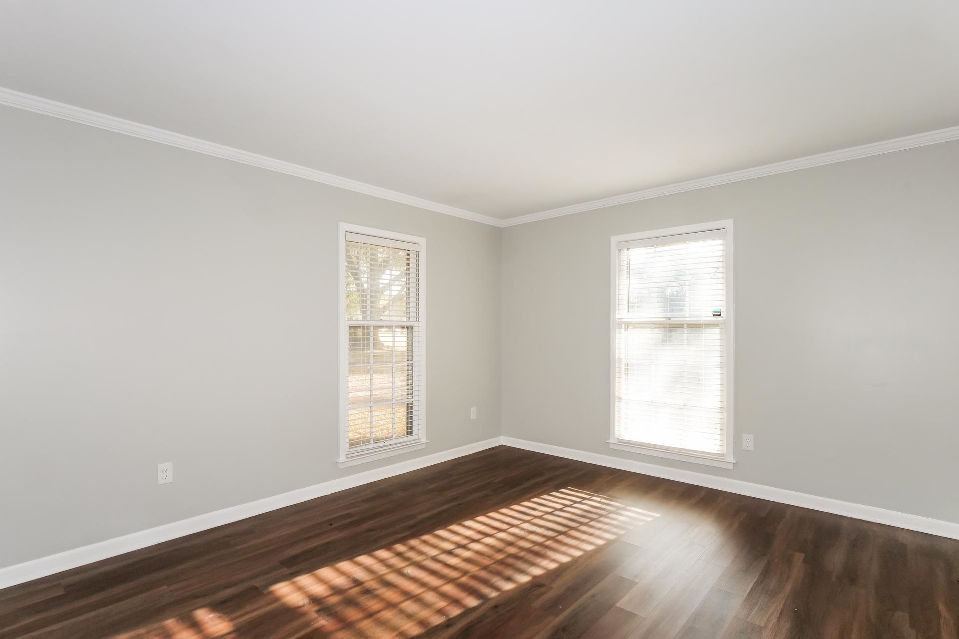 6038 Haddington Dr Property Photo 15