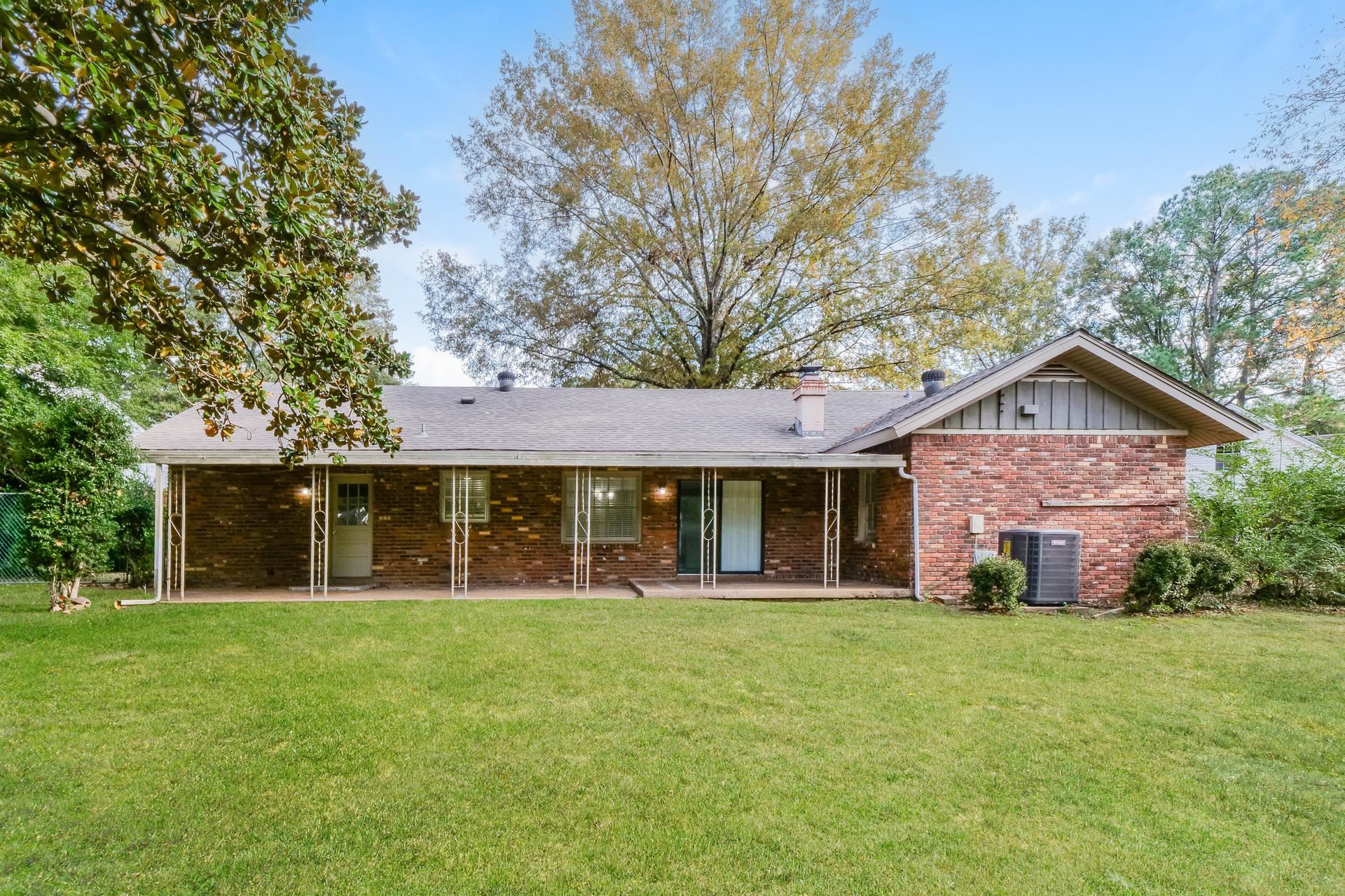 6038 Haddington Dr Property Photo 20