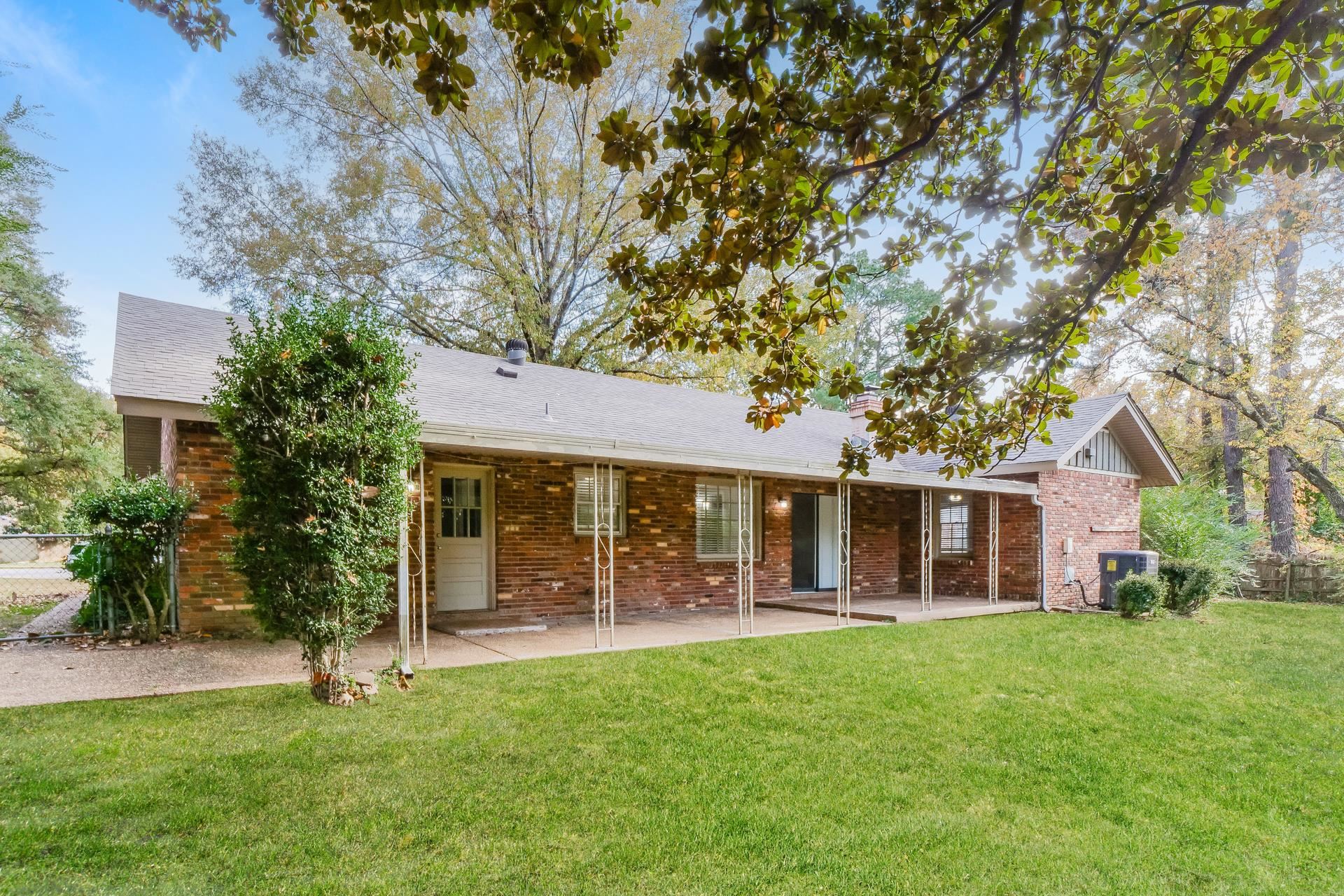 6038 Haddington Dr Property Photo 21