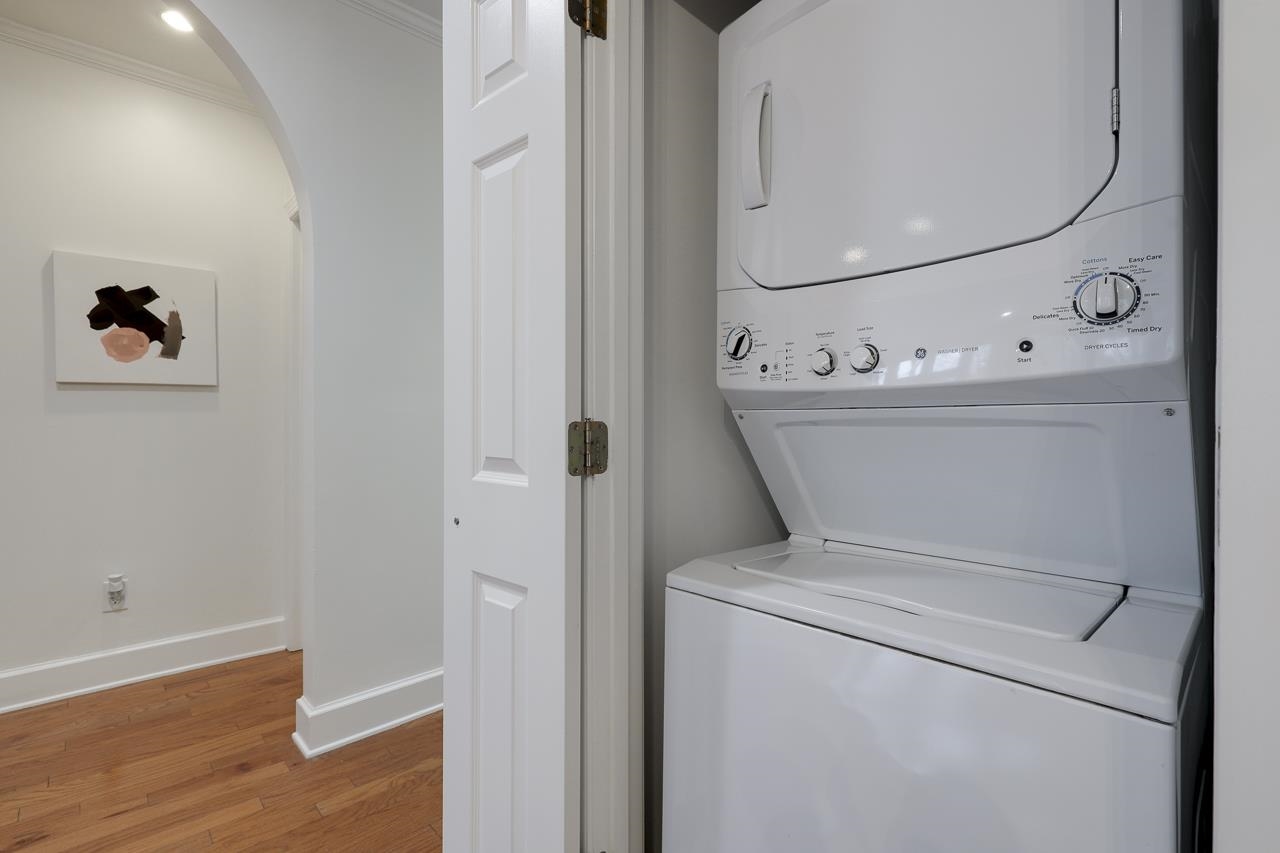 107 Court Ave 203 Property Photo 32