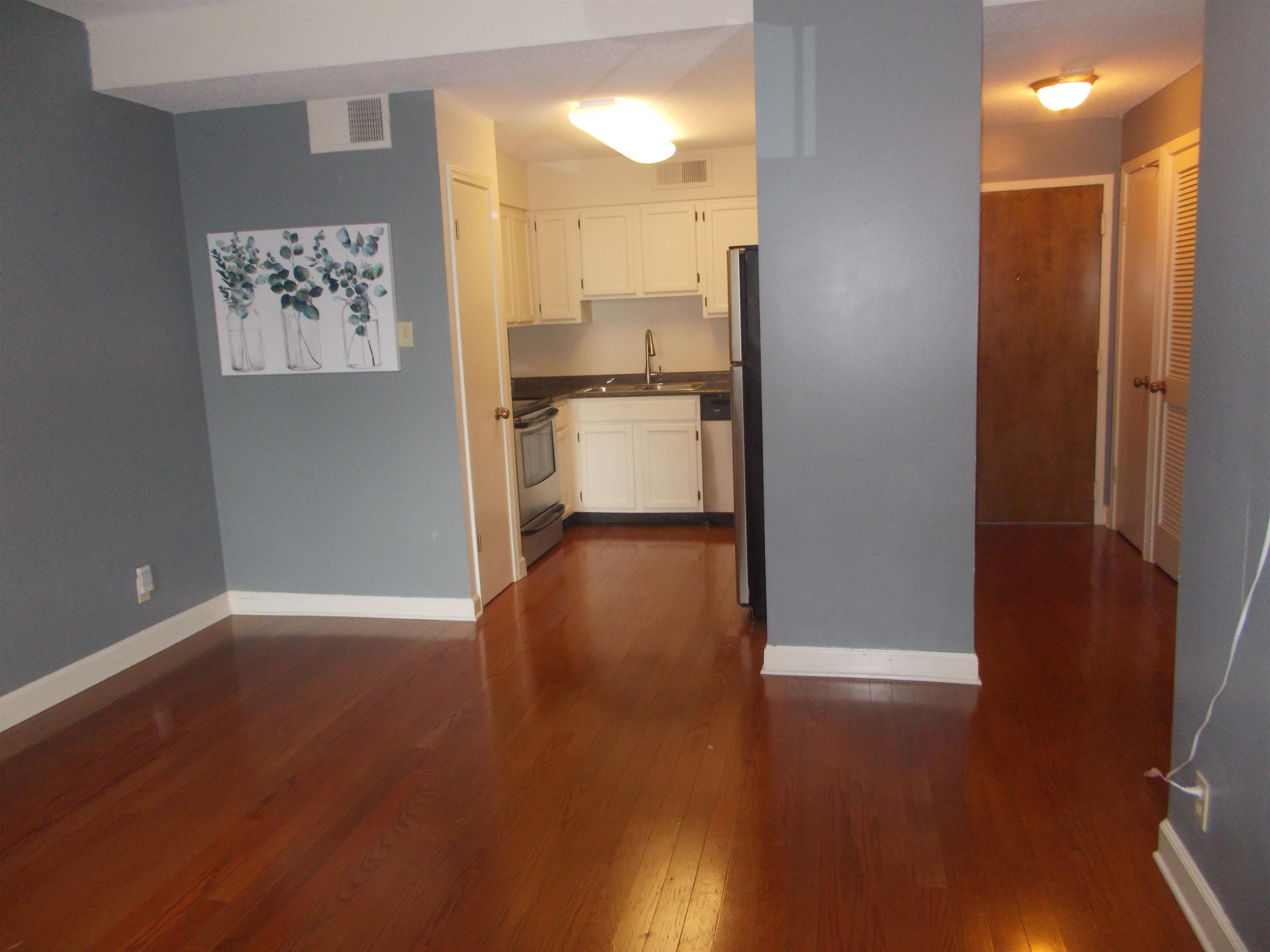 109 N Main St 1207 Property Photo 4