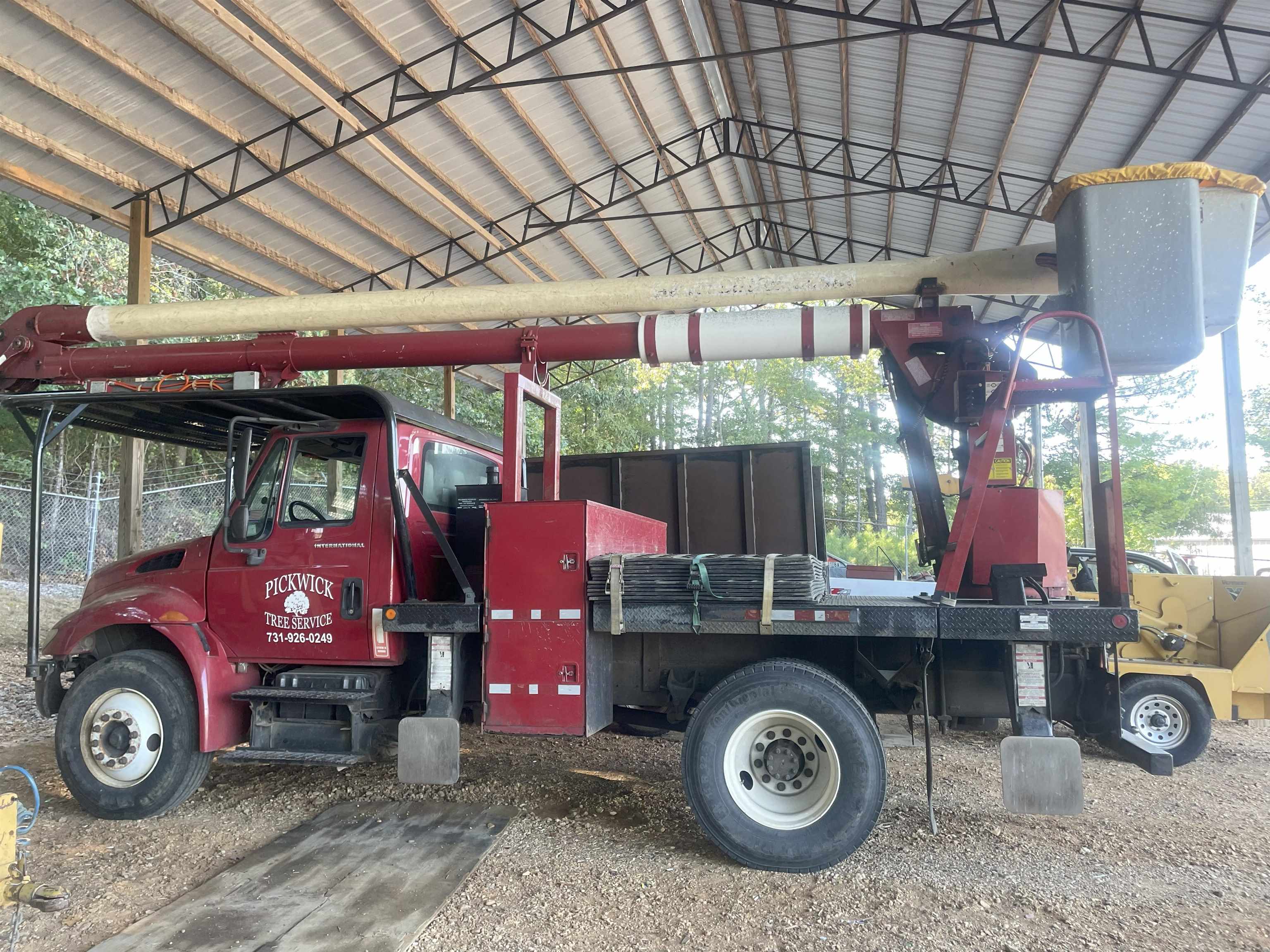 Pickwick Tree Service Rd Property Photo 1