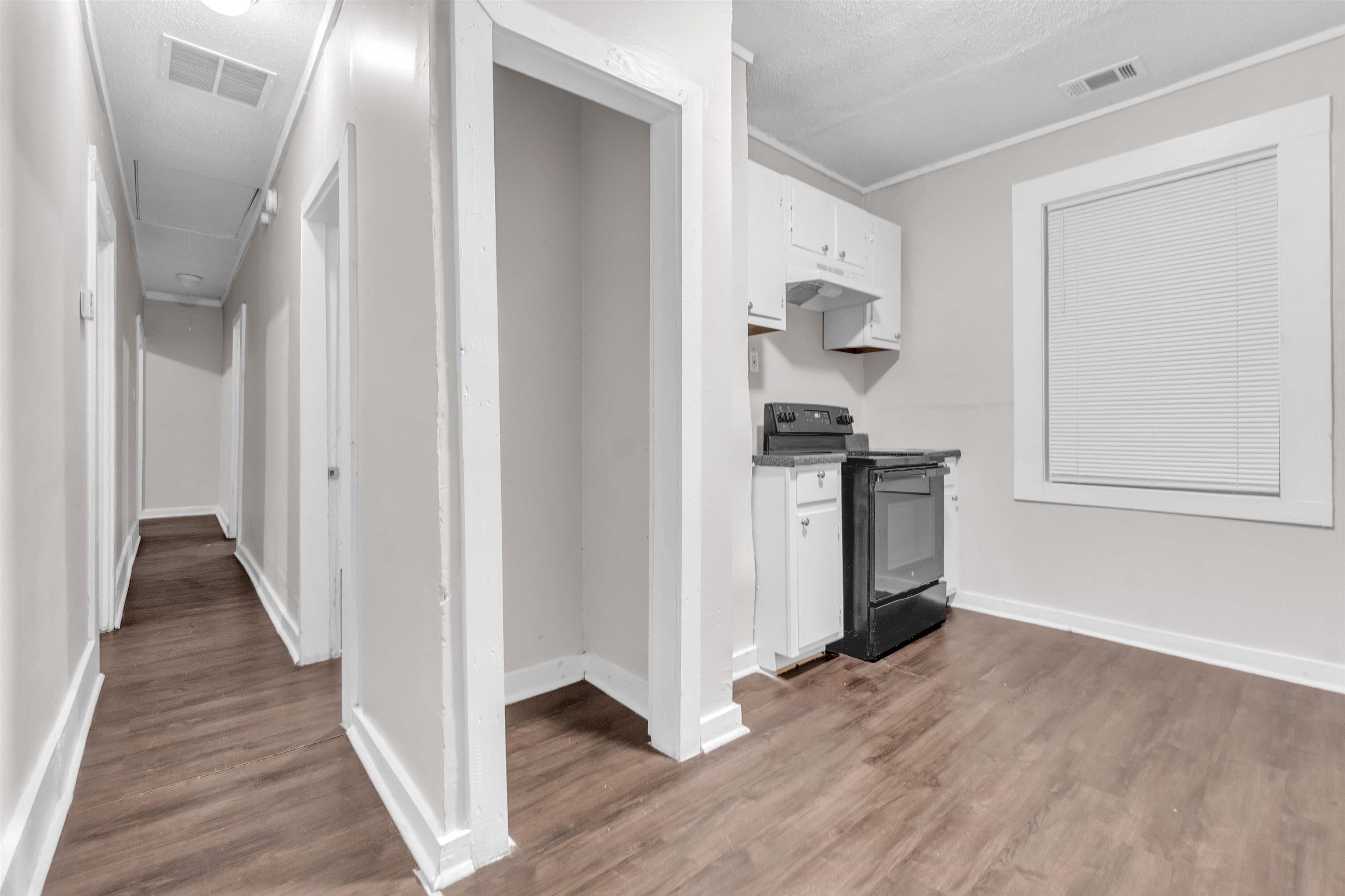 689 Baltimore St Property Photo 4