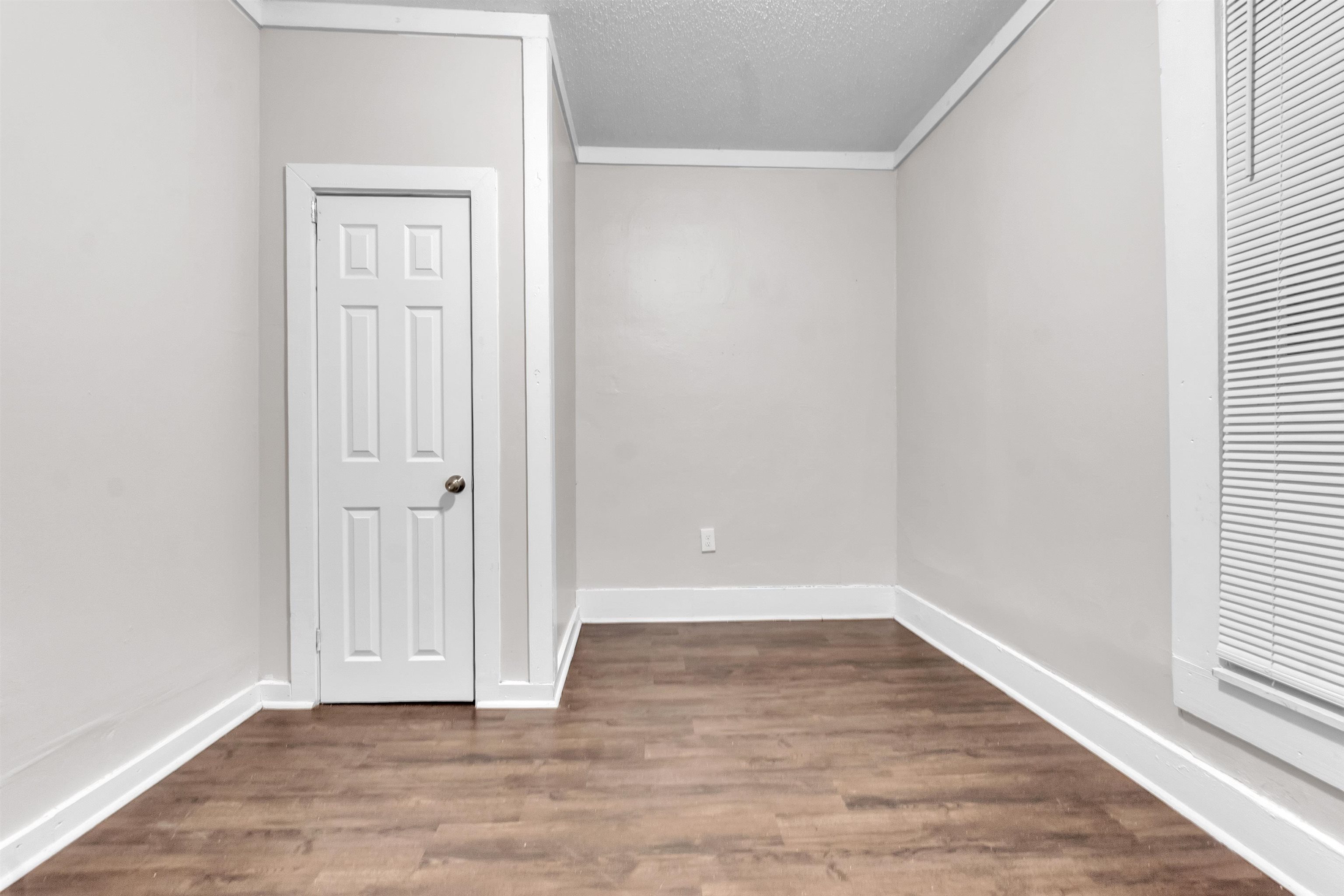 689 Baltimore St Property Photo 5