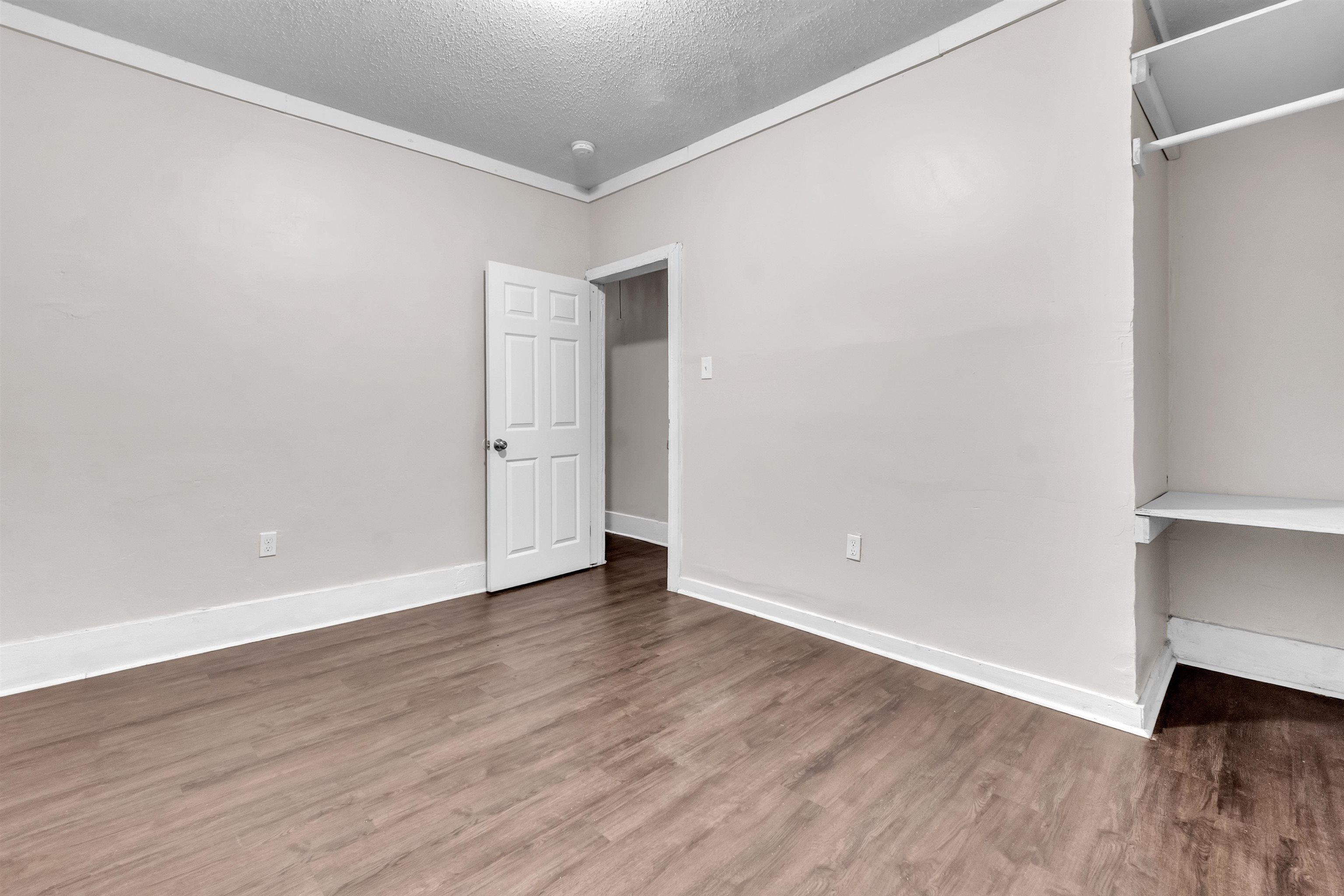 689 Baltimore St Property Photo 7