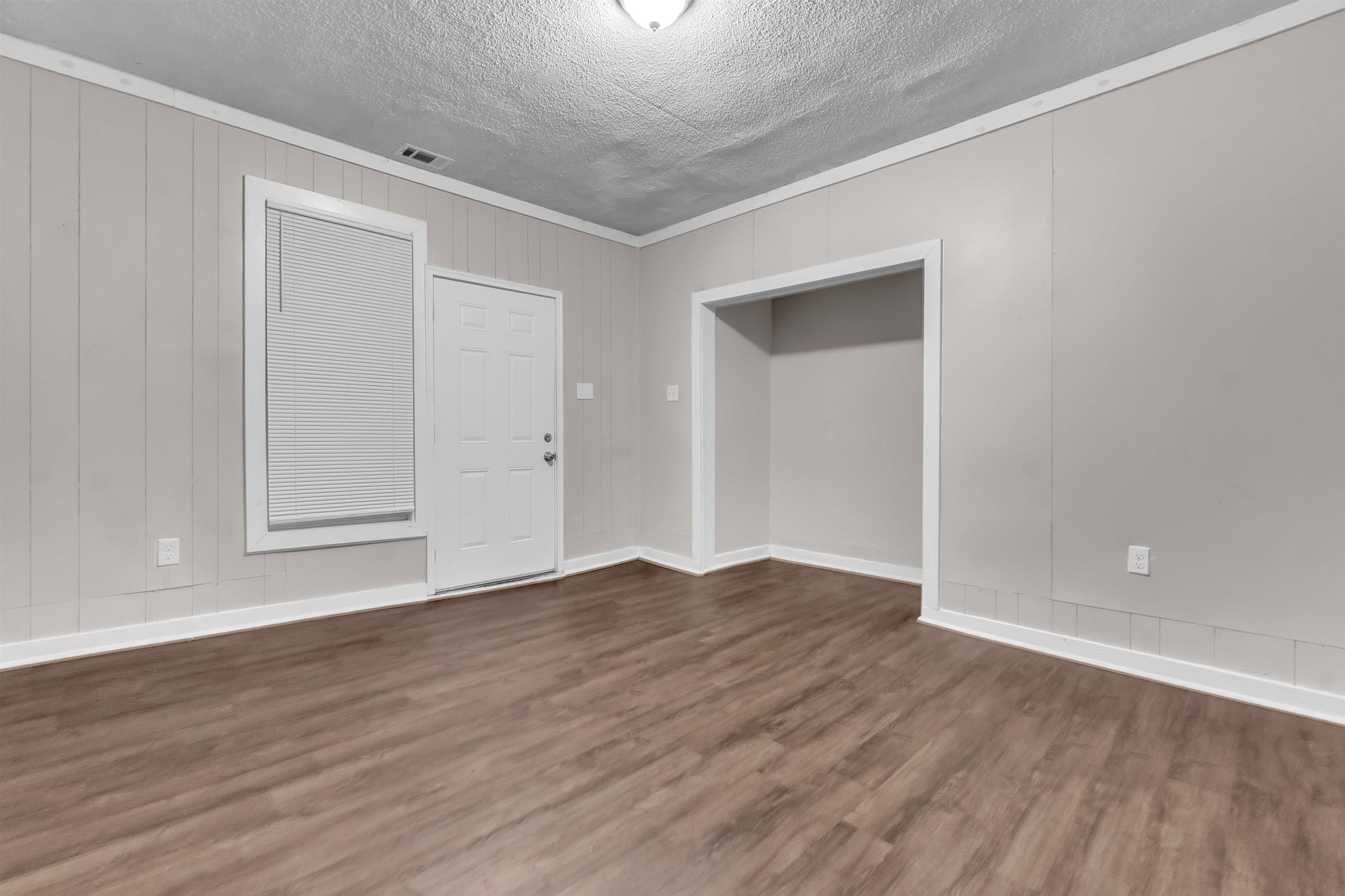 689 Baltimore St Property Photo 9