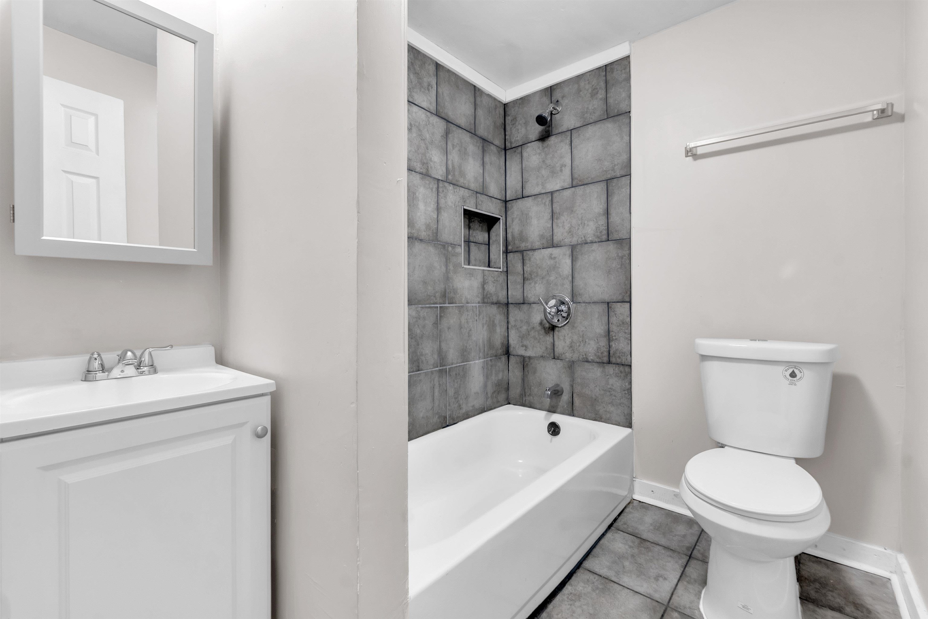 689 Baltimore St Property Photo 11