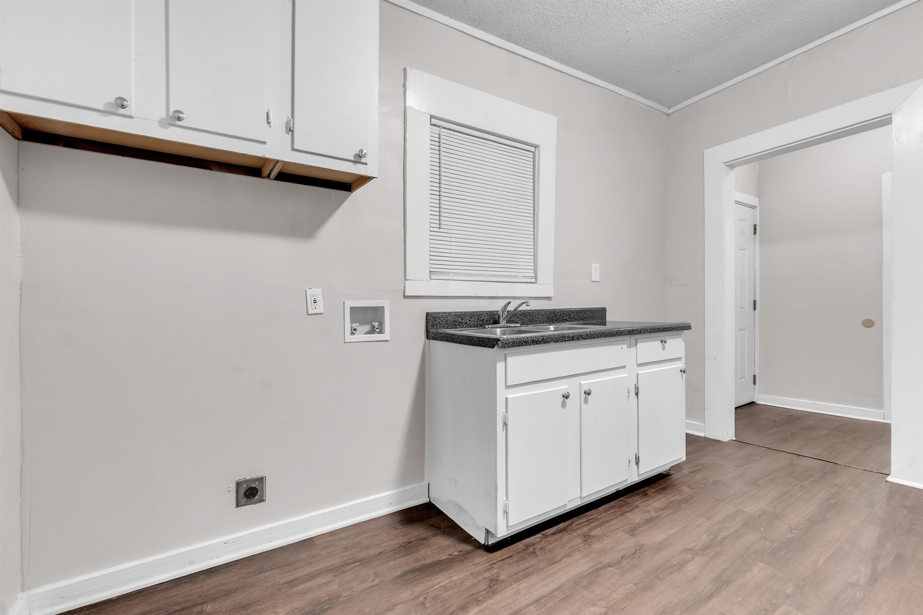 689 Baltimore St Property Photo 12