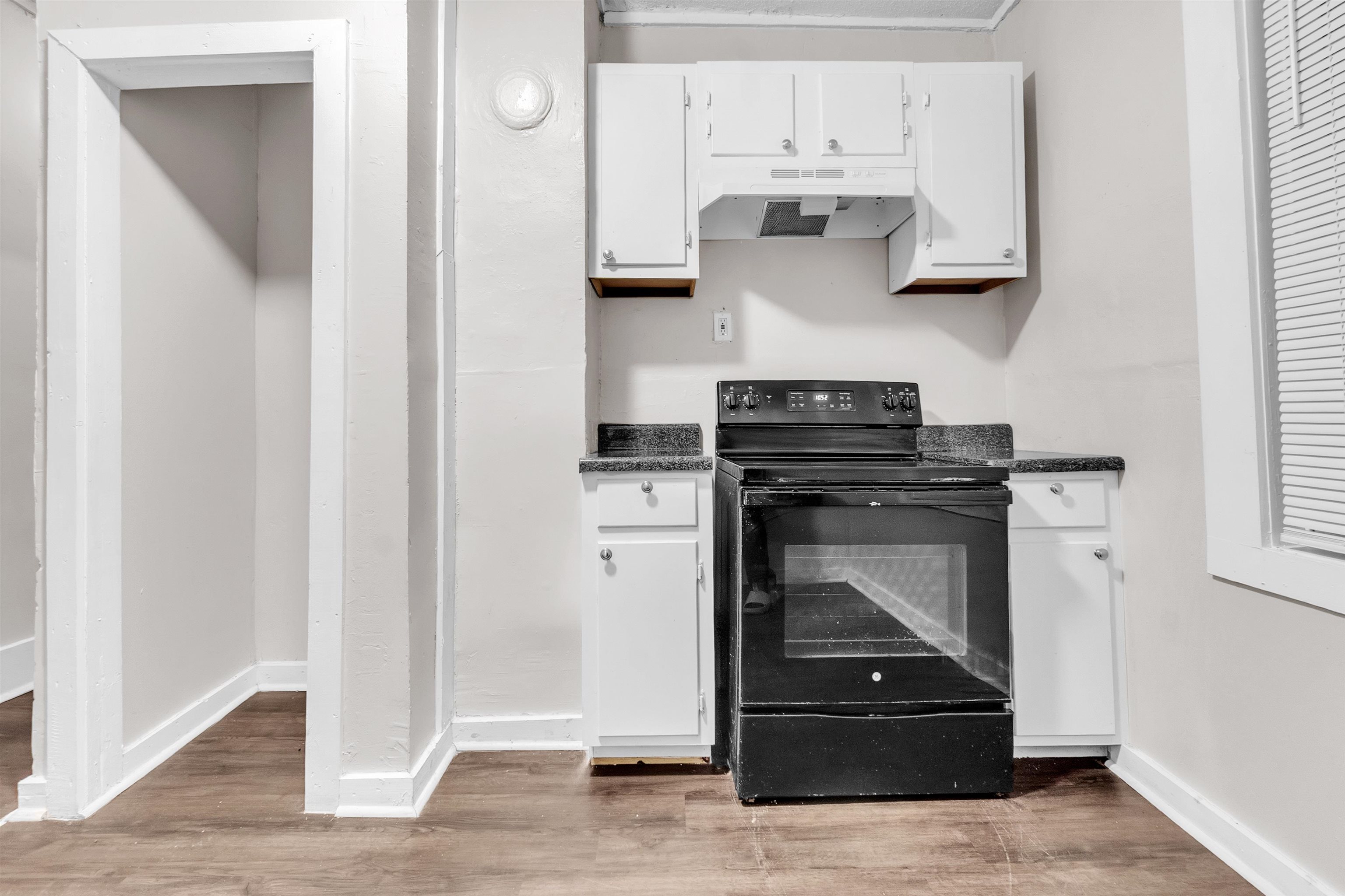 689 Baltimore St Property Photo 13