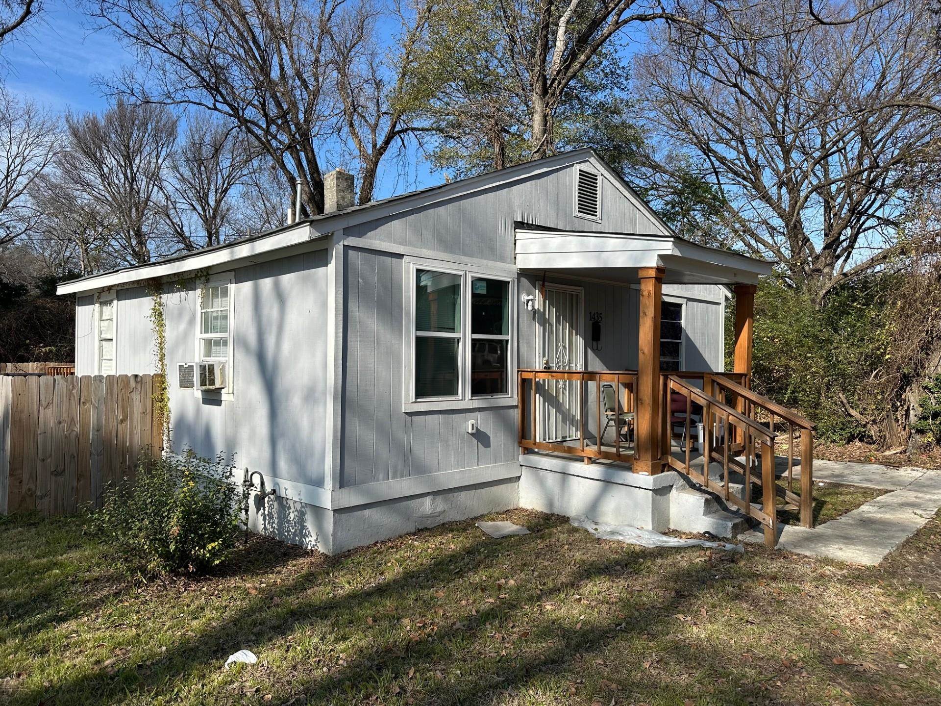 1435 Silver St Property Photo 2