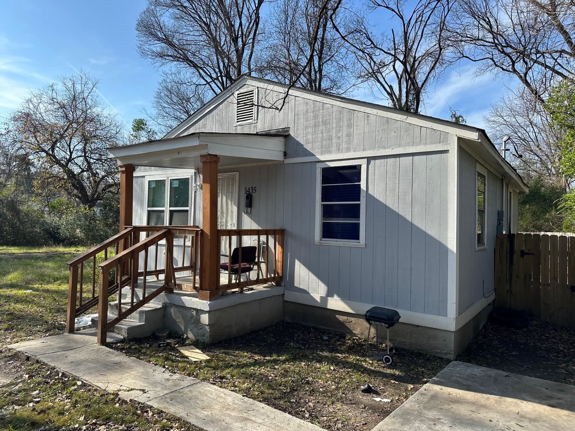 1435 Silver St Property Photo 3