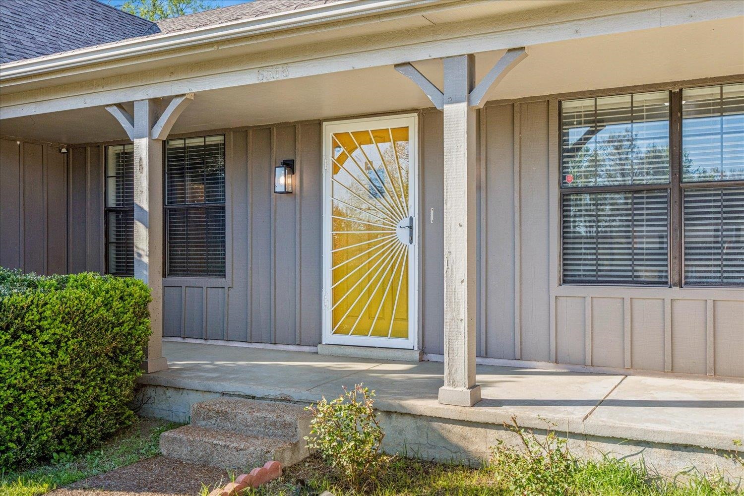 8518 Chimneyrock Blvd Property Photo 4