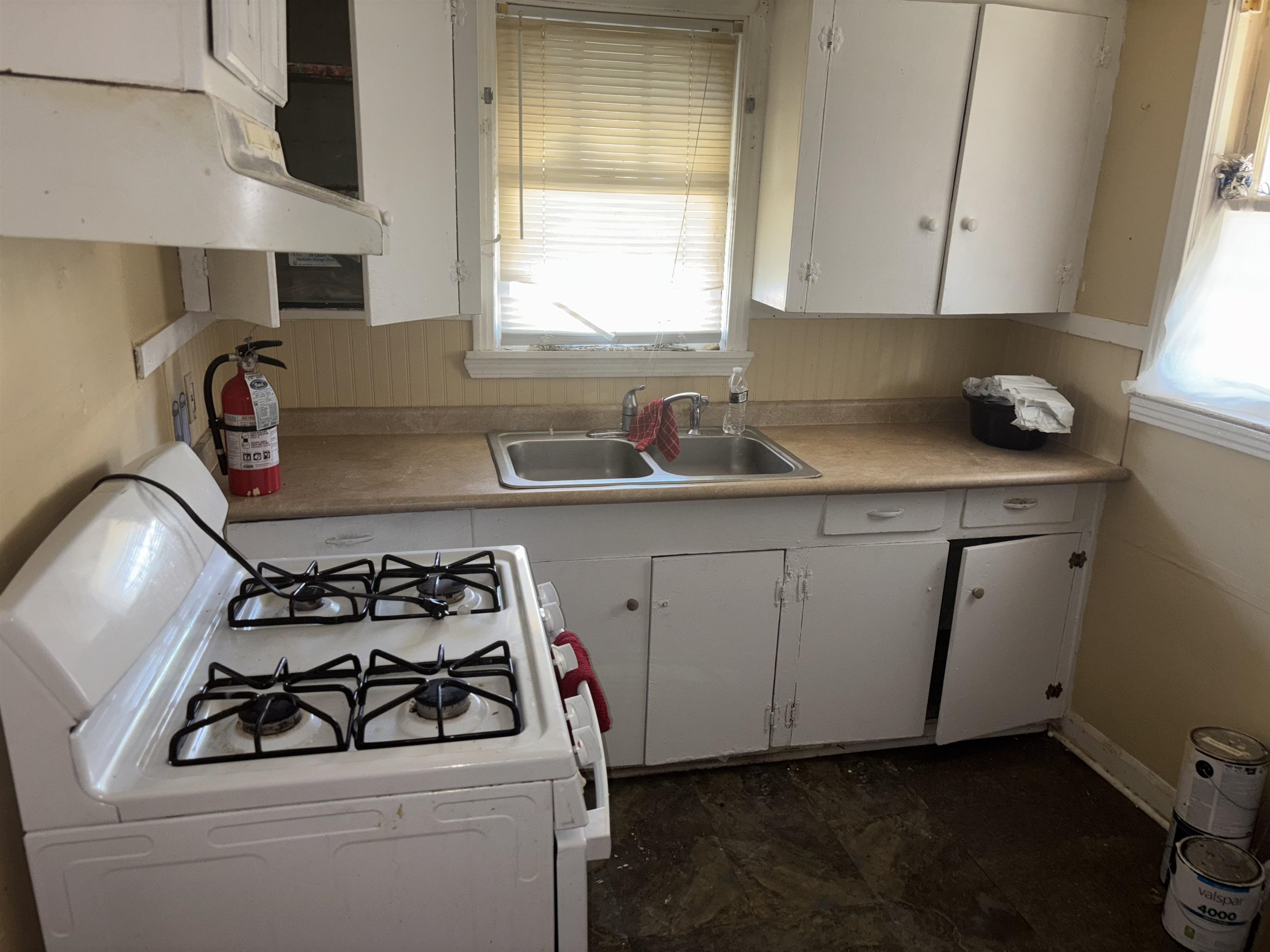 1353 Gill St Property Photo 5