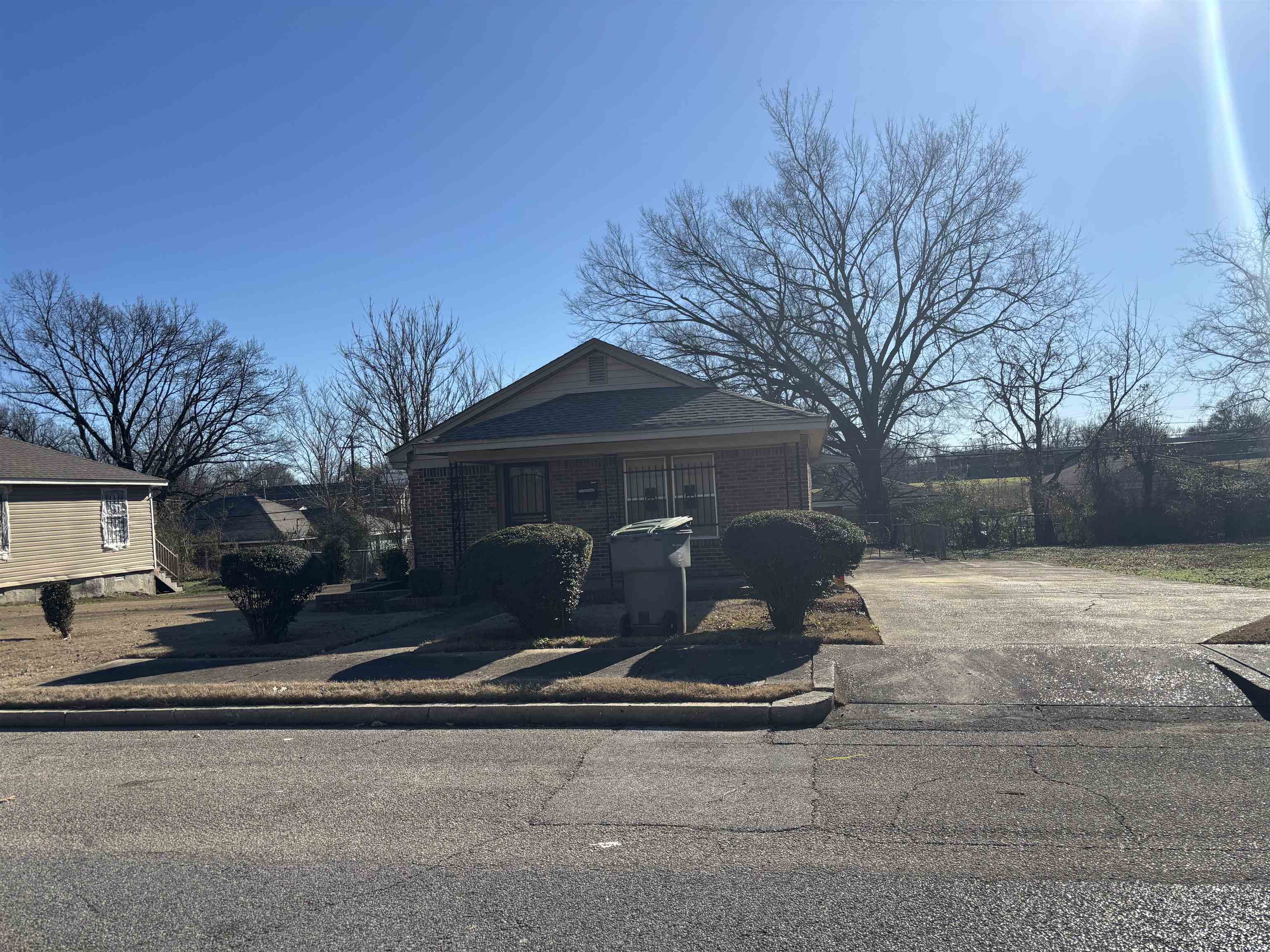 1407 GILL ST Property Photo 1