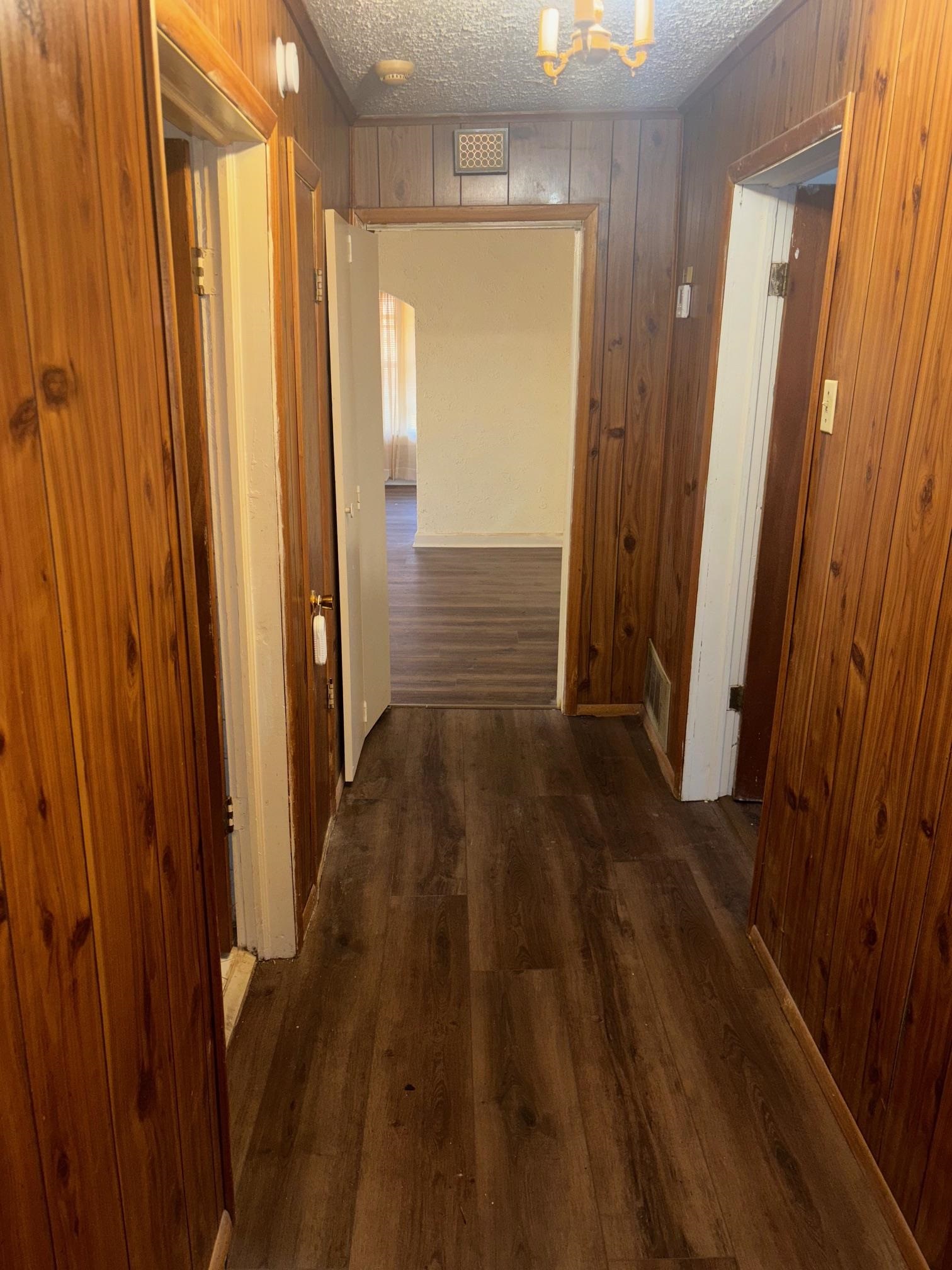 1407 Gill St Property Photo 3