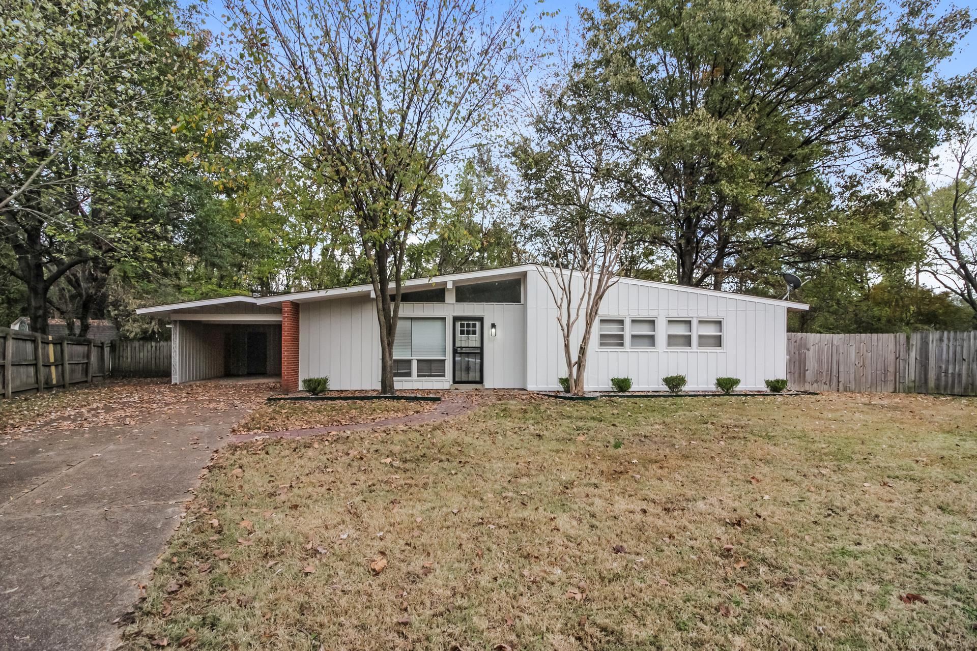 5194 WARFIELD CV Property Photo 1