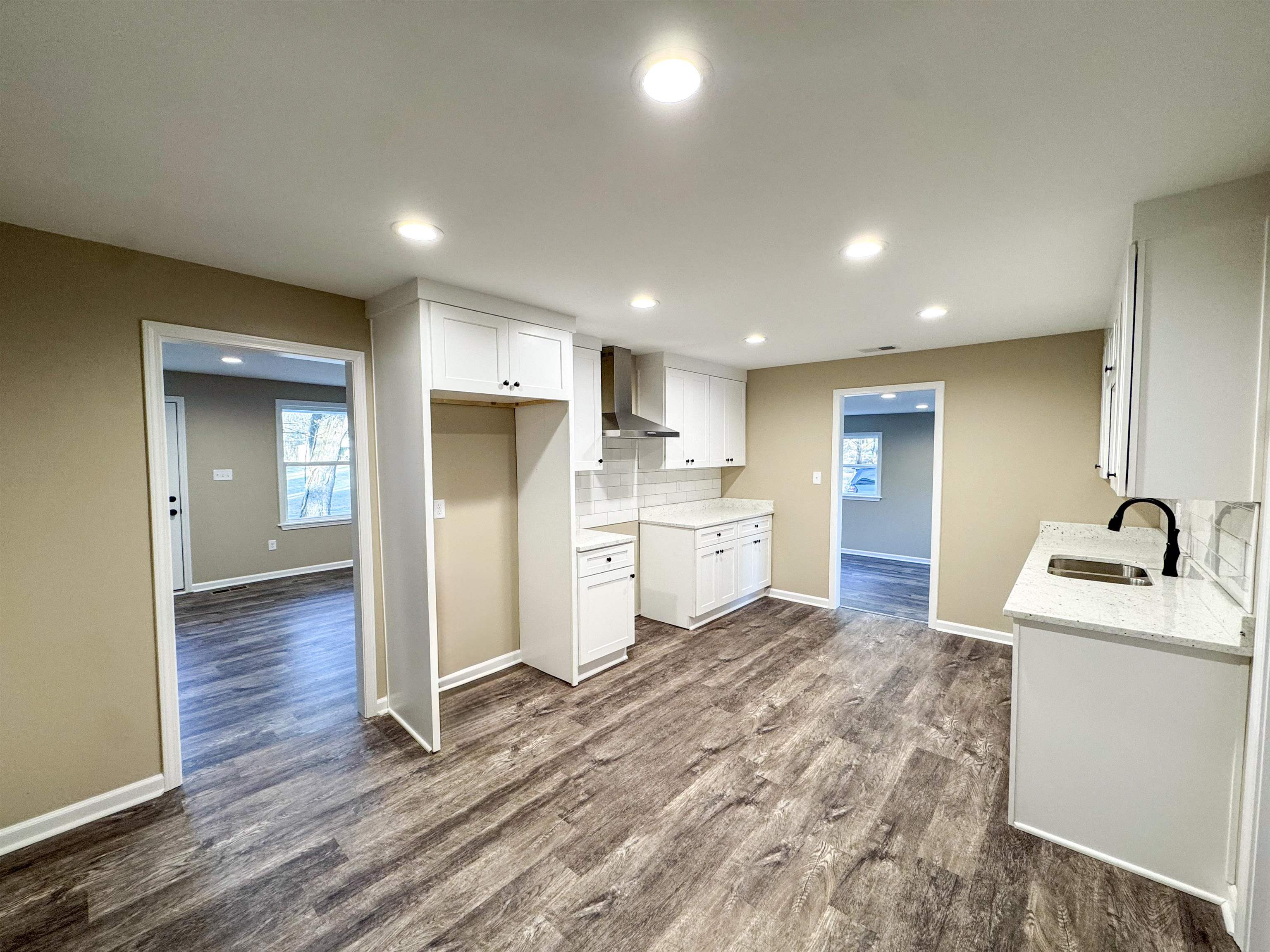 1321 59 Hwy W Property Photo 4