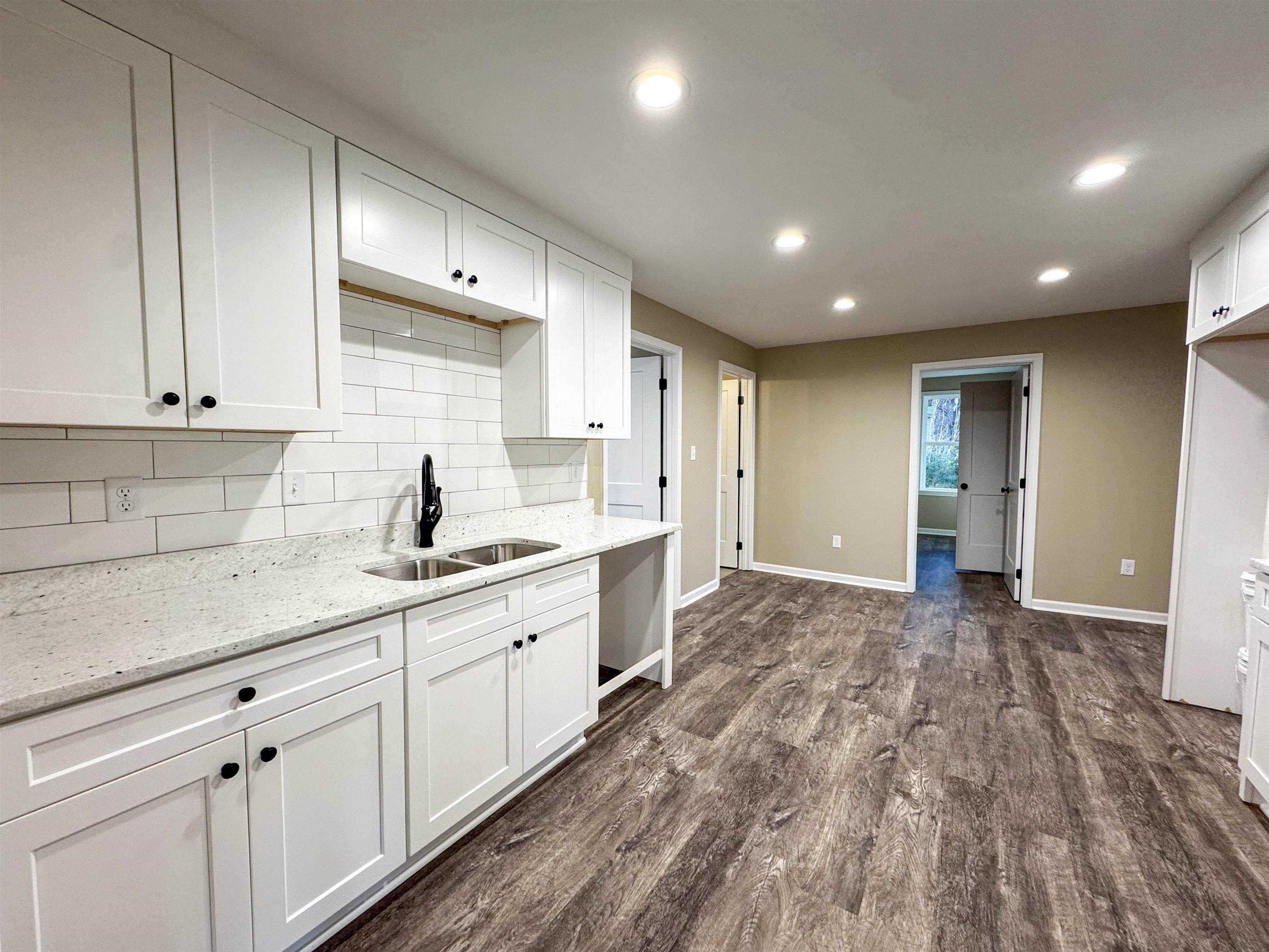 1321 59 Hwy W Property Photo 6