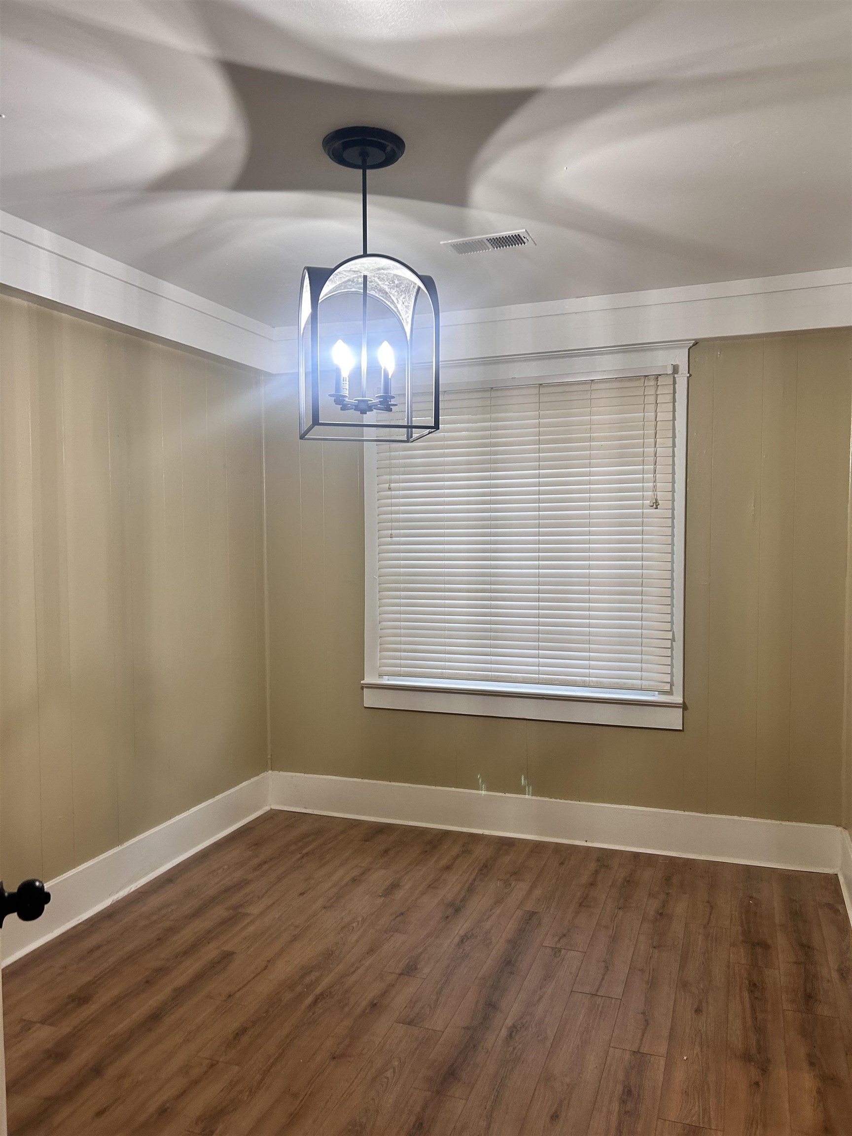 1804 Foster Ave Property Photo 6