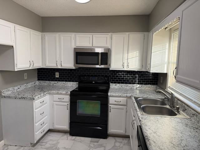 6989 Amberly Way Dr Property Photo 6