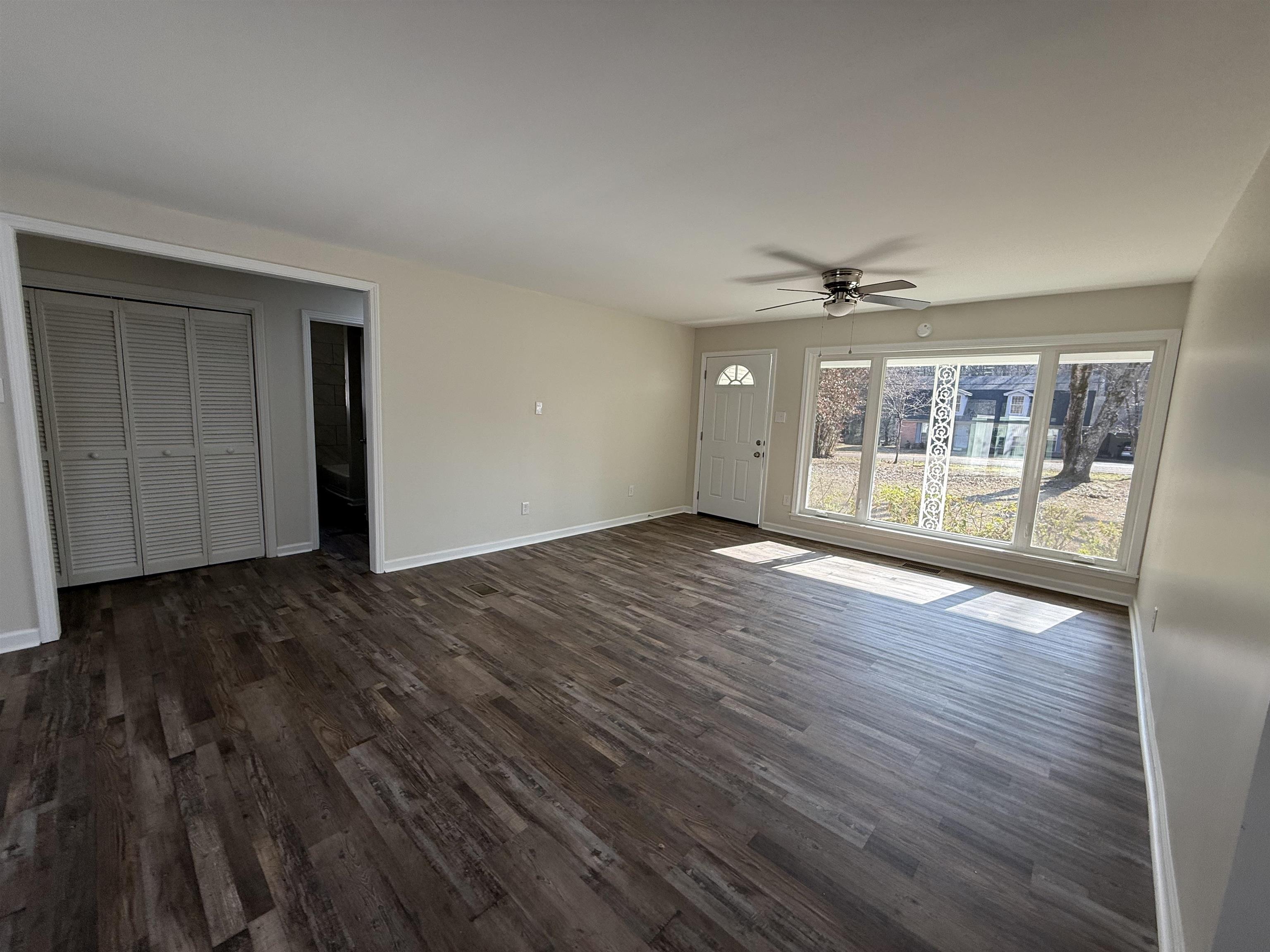 126 Rolling Oaks Dr Property Photo 4