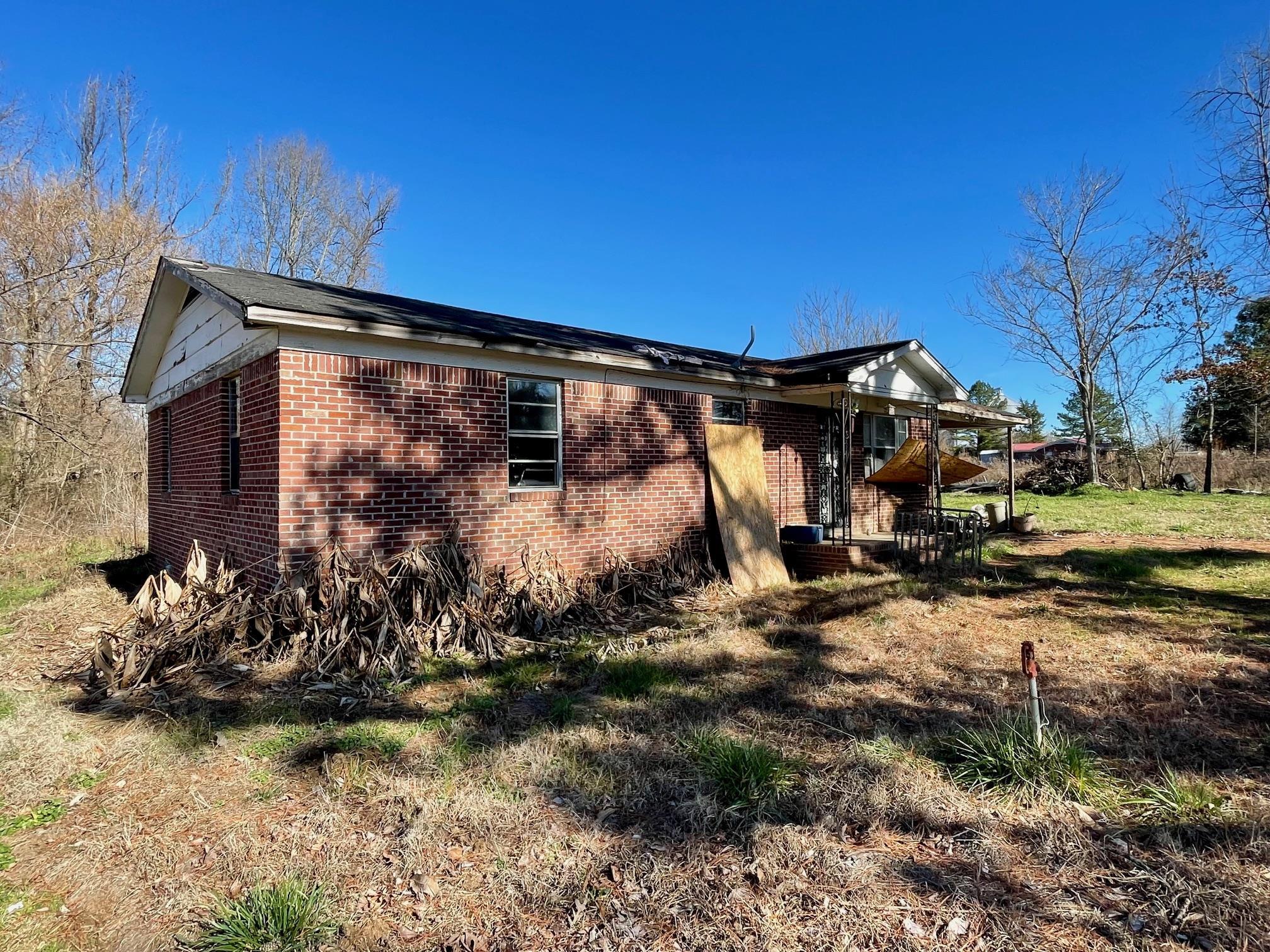 210 Rogers Dr Property Photo 1