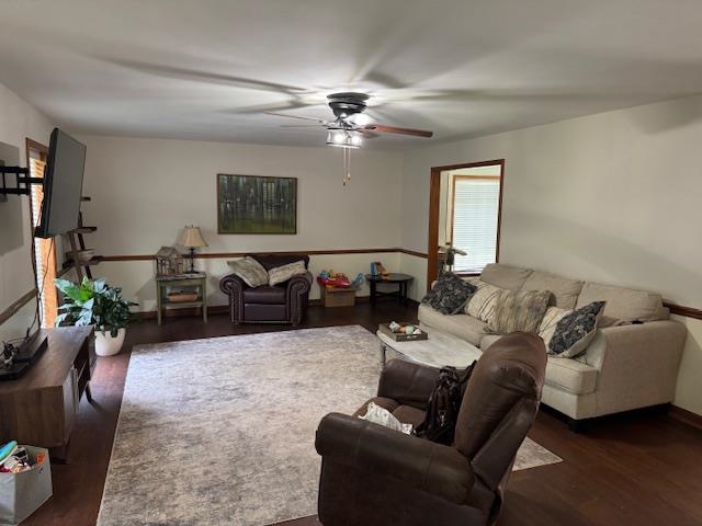 525 Middleton Loop Property Photo 4