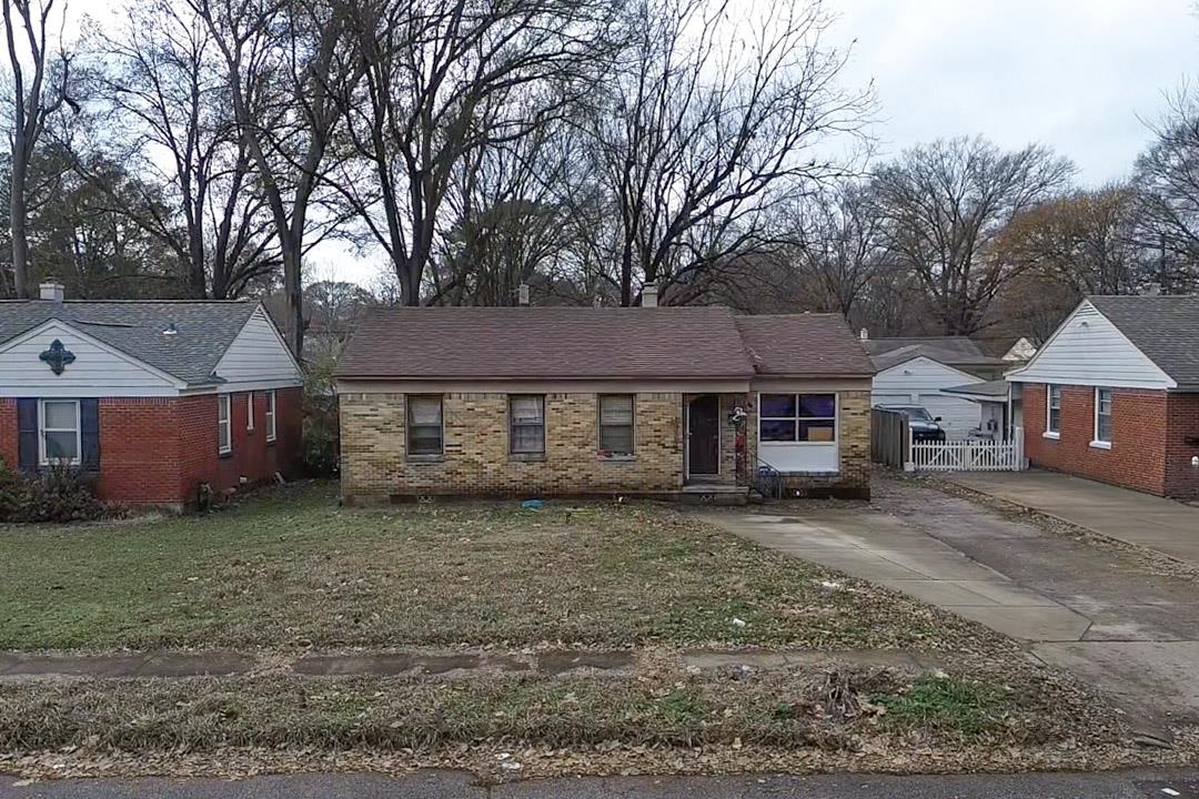 1925 DAVIS CIR Property Photo 1