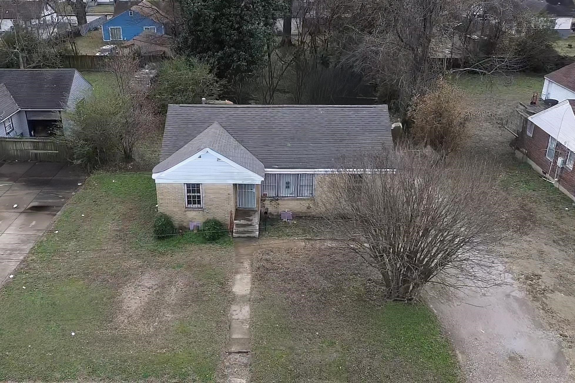 4123 RONNIE RD Property Photo 1