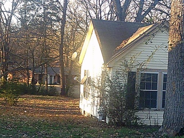 414 Hyde Park Cir Property Photo 2