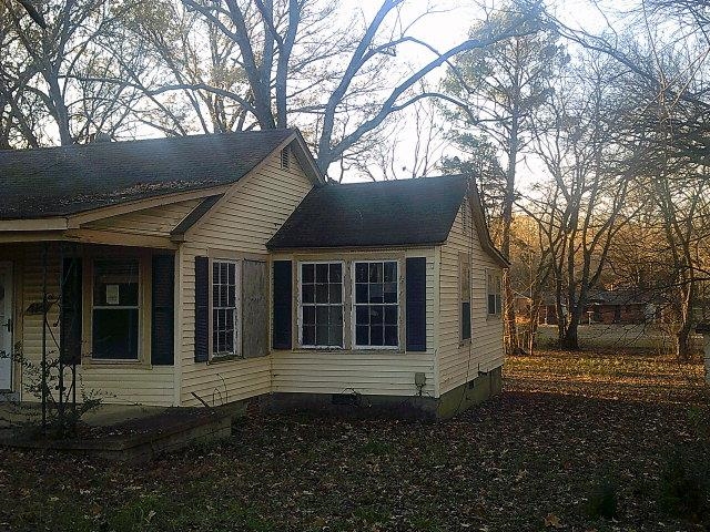414 Hyde Park Cir Property Photo 3