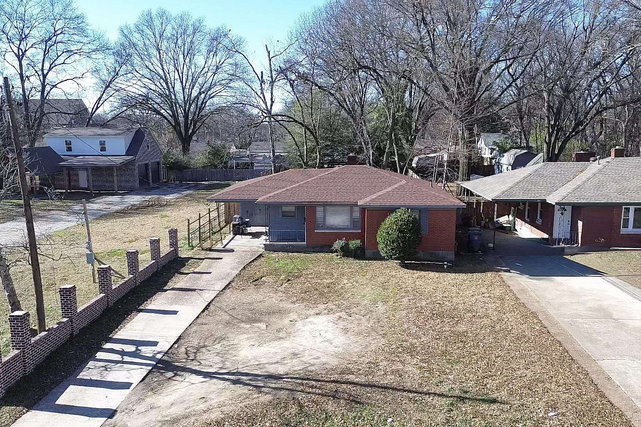 705 Stratford Rd Property Photo 1