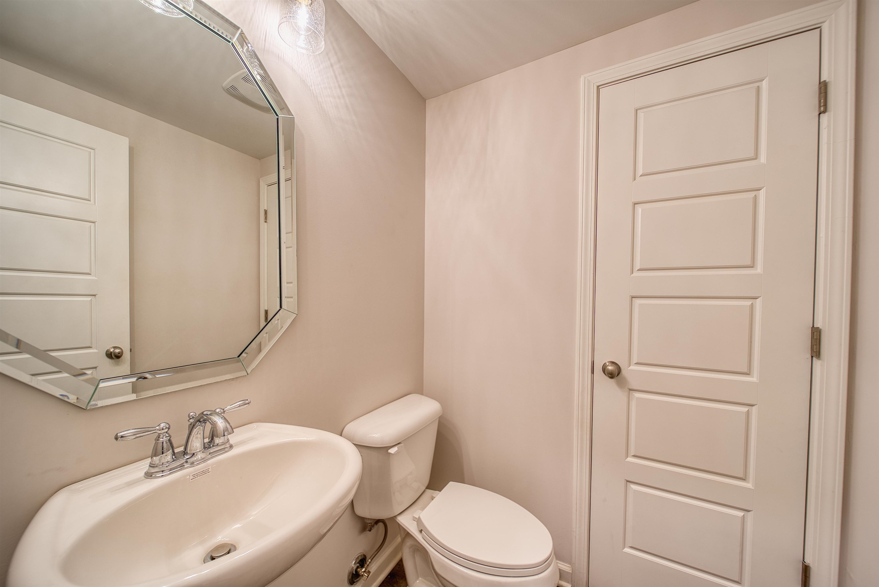 272 E Washington Ave Property Photo 15