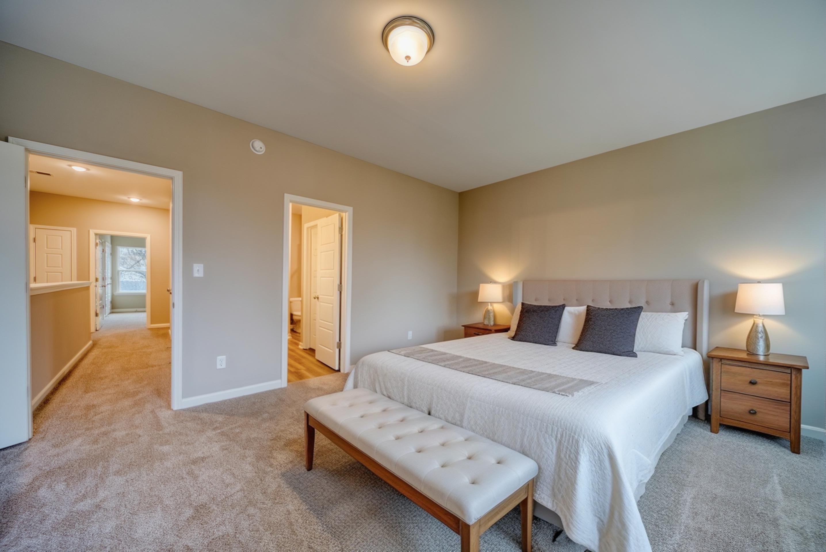 296 E Washington Ave Property Photo 6