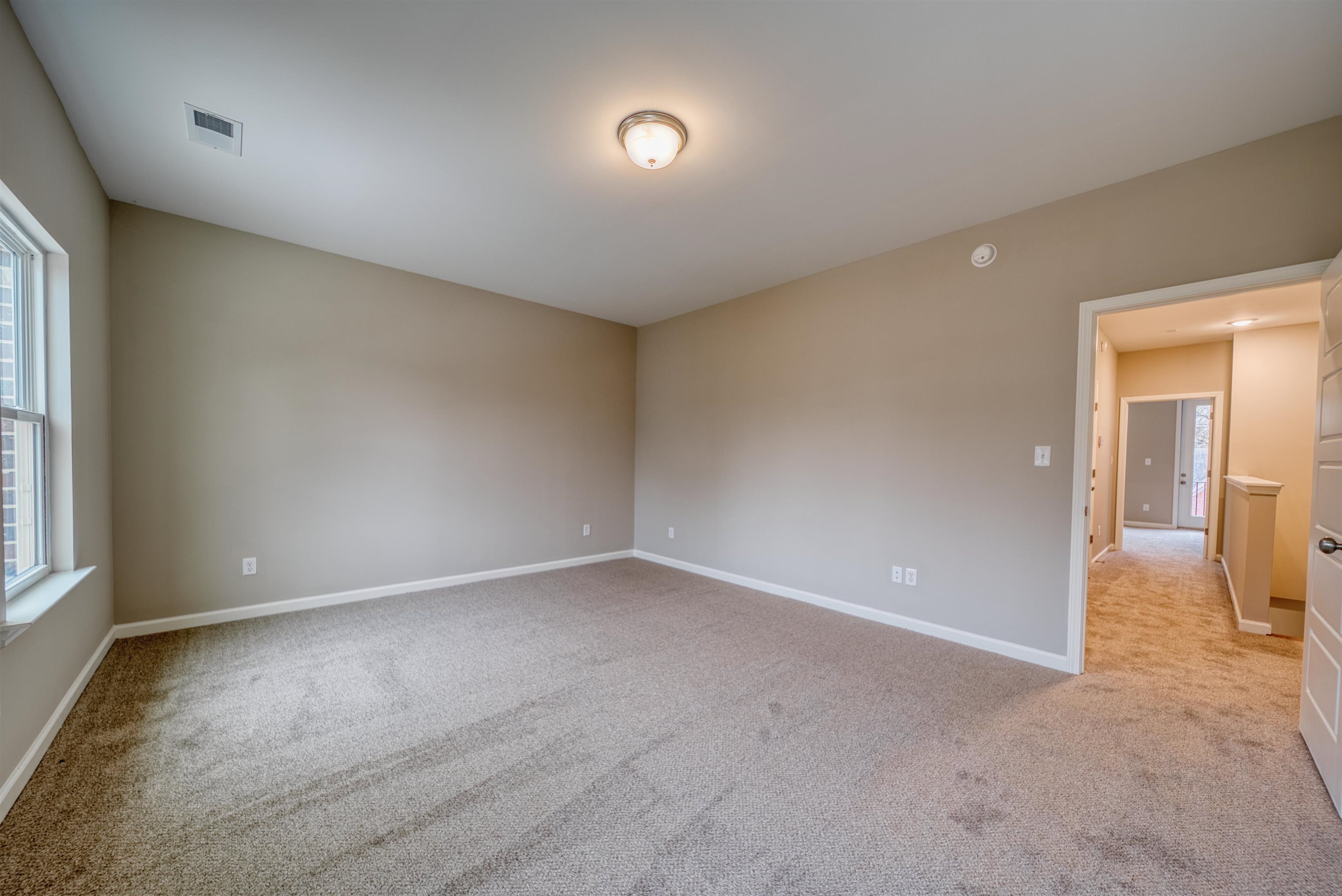 296 E Washington Ave Property Photo 24