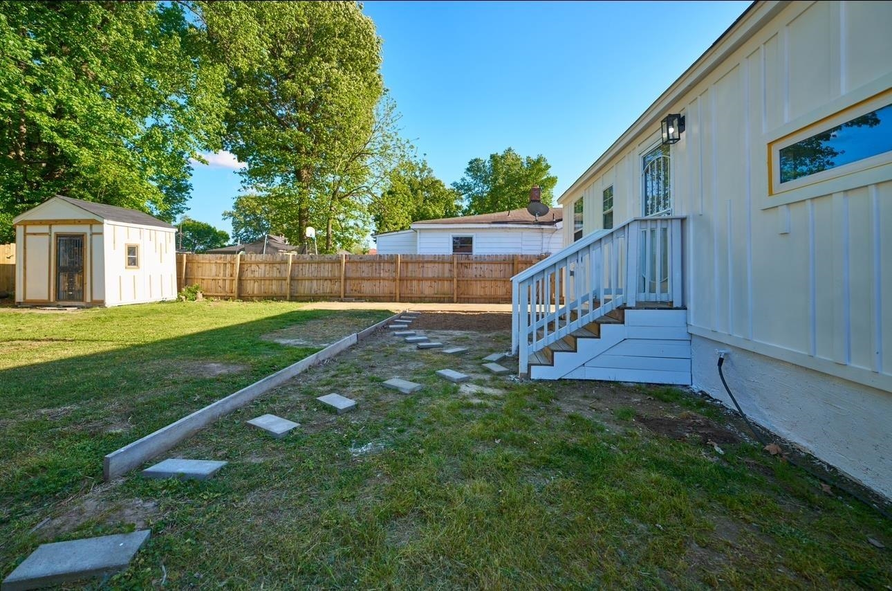 1628 N Hollywood St Property Photo 2