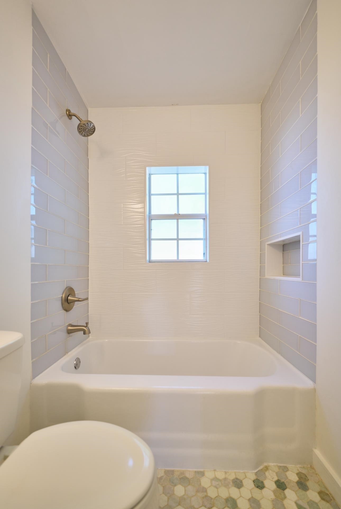 1628 N Hollywood St Property Photo 8