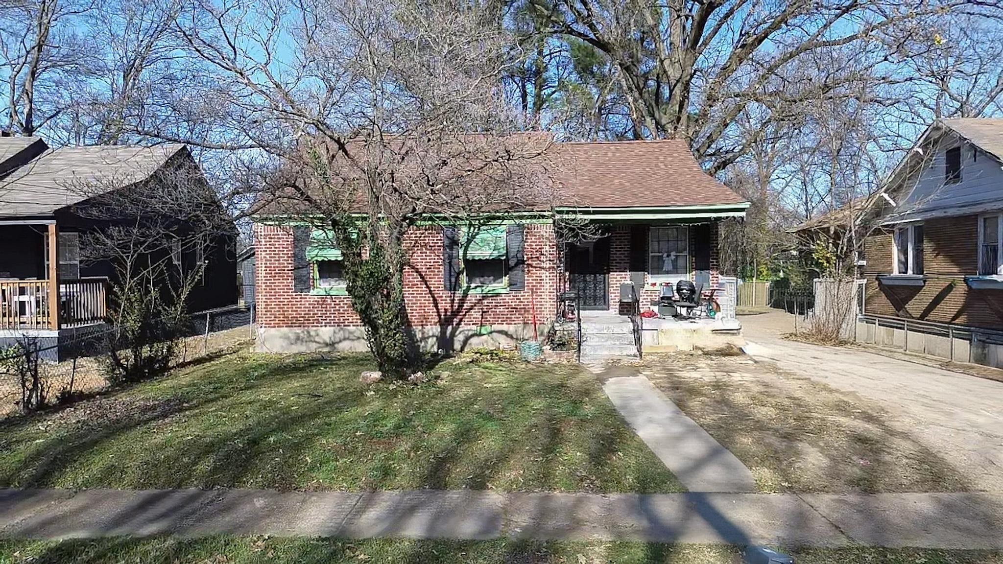 2534 SELMAN AVE Property Photo 1