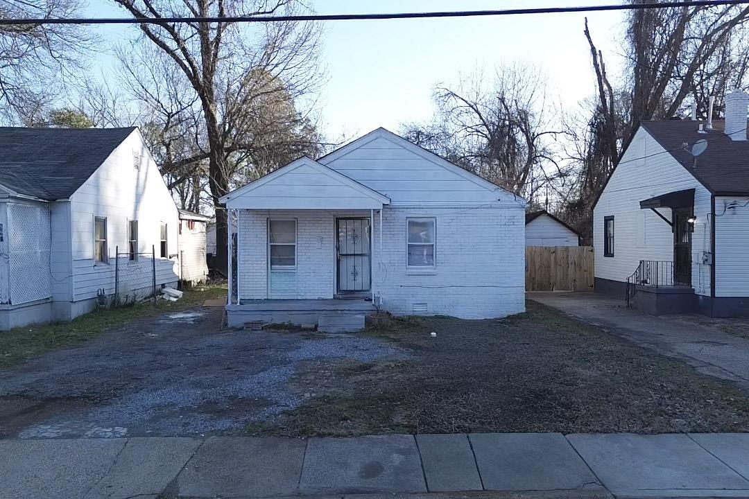 886 N Bingham St Property Photo 1