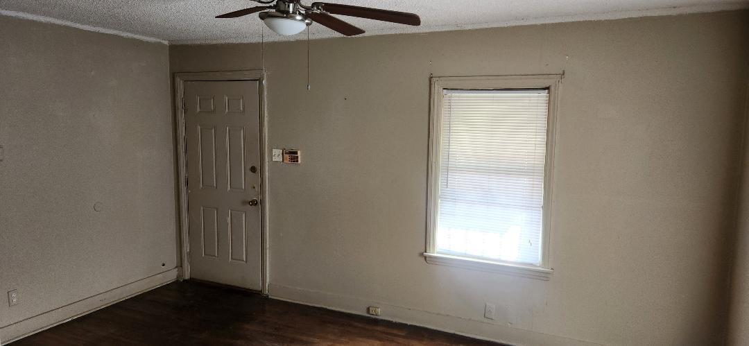 140 Temple Ave Property Photo 5