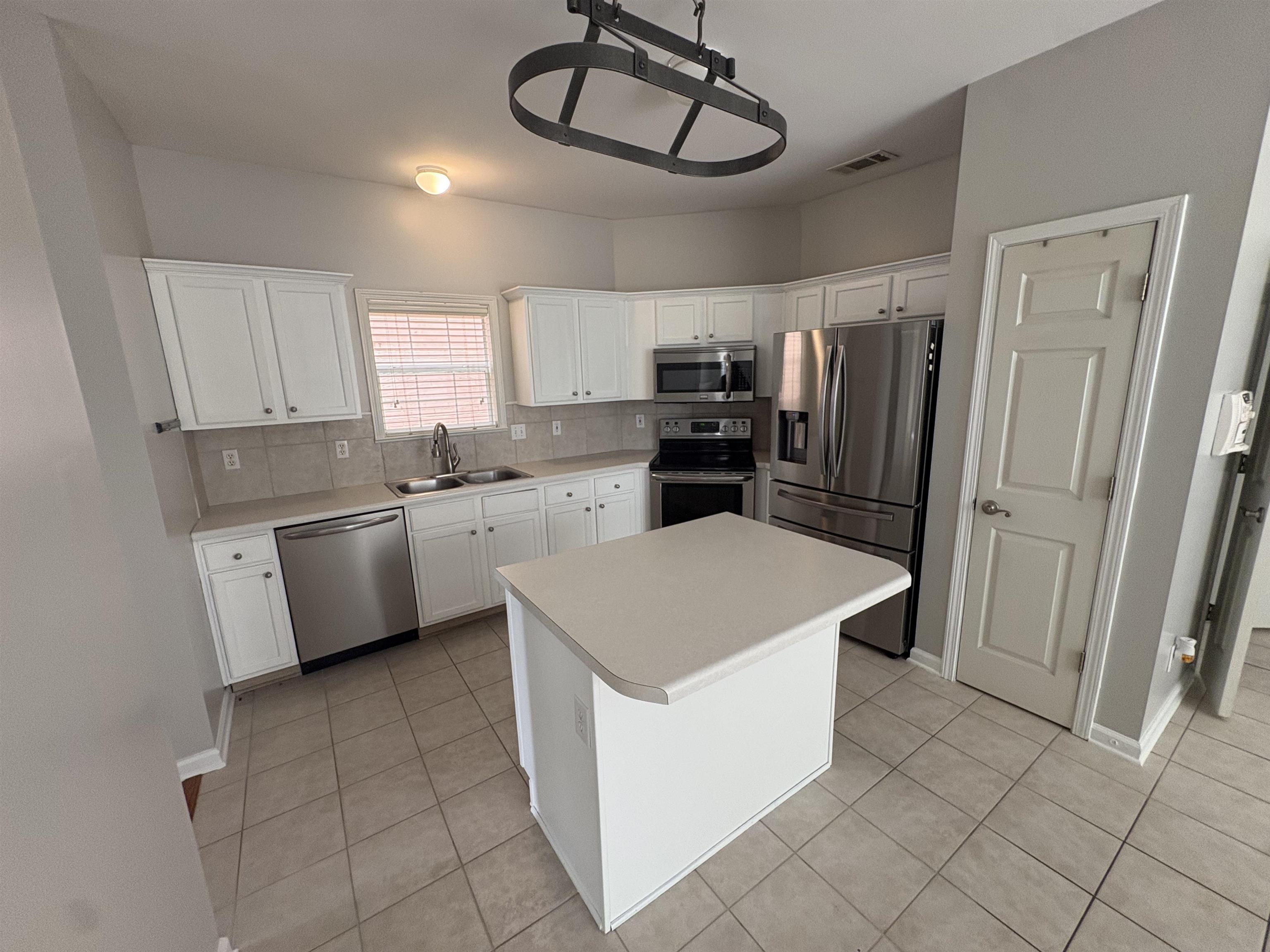 10448 Sunnybrook Cir Property Photo 3