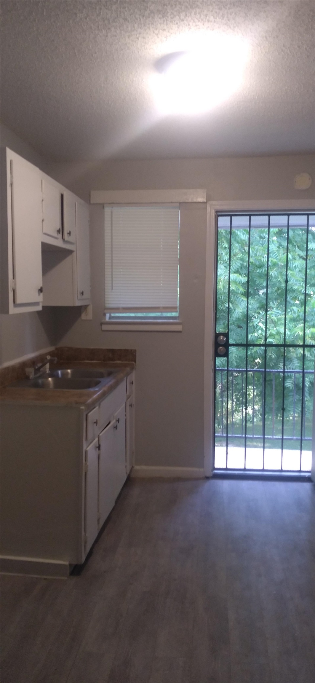 2116 Howell Ave Property Photo 5