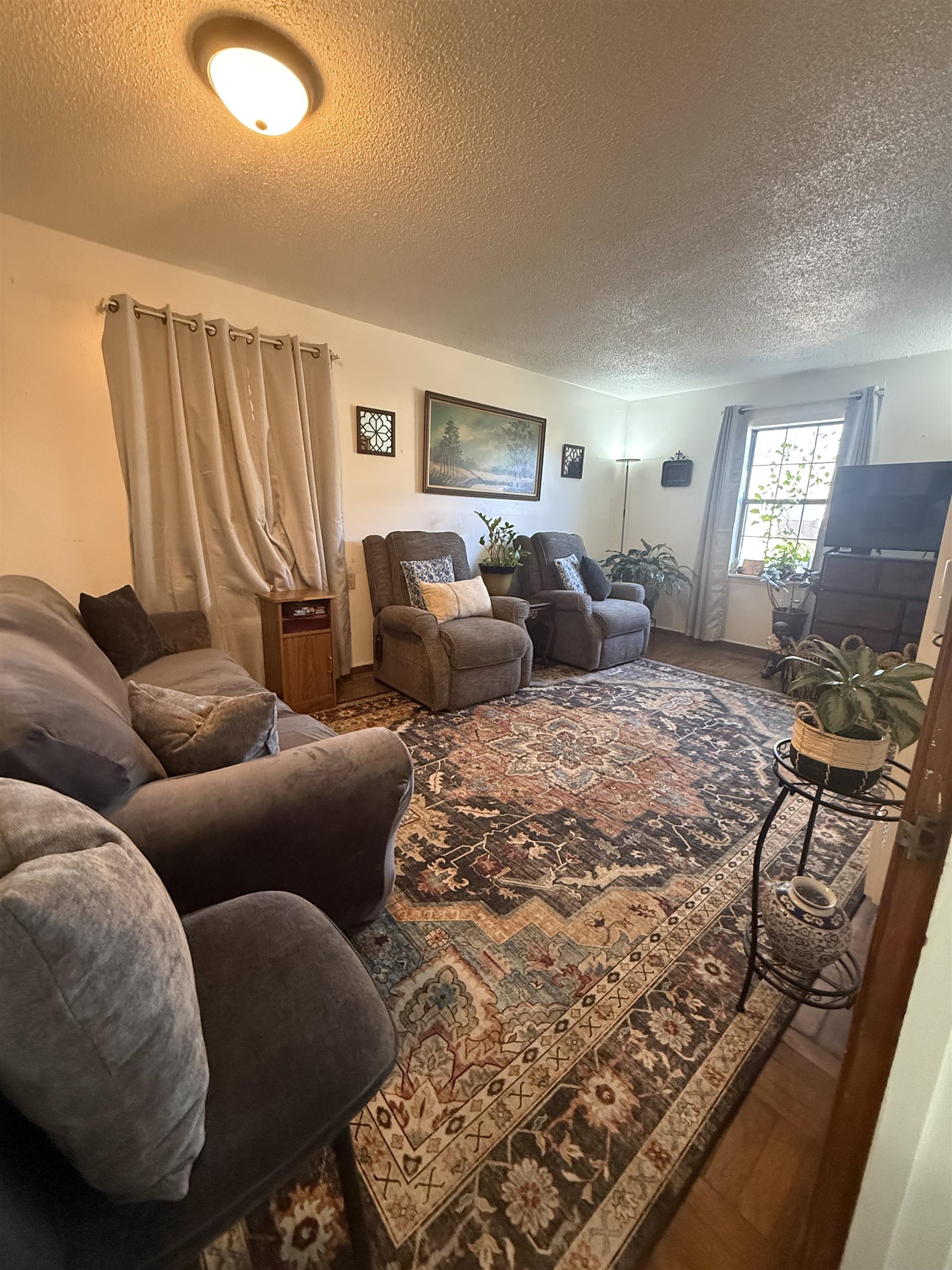 2815 Alvin Ave Property Photo 3