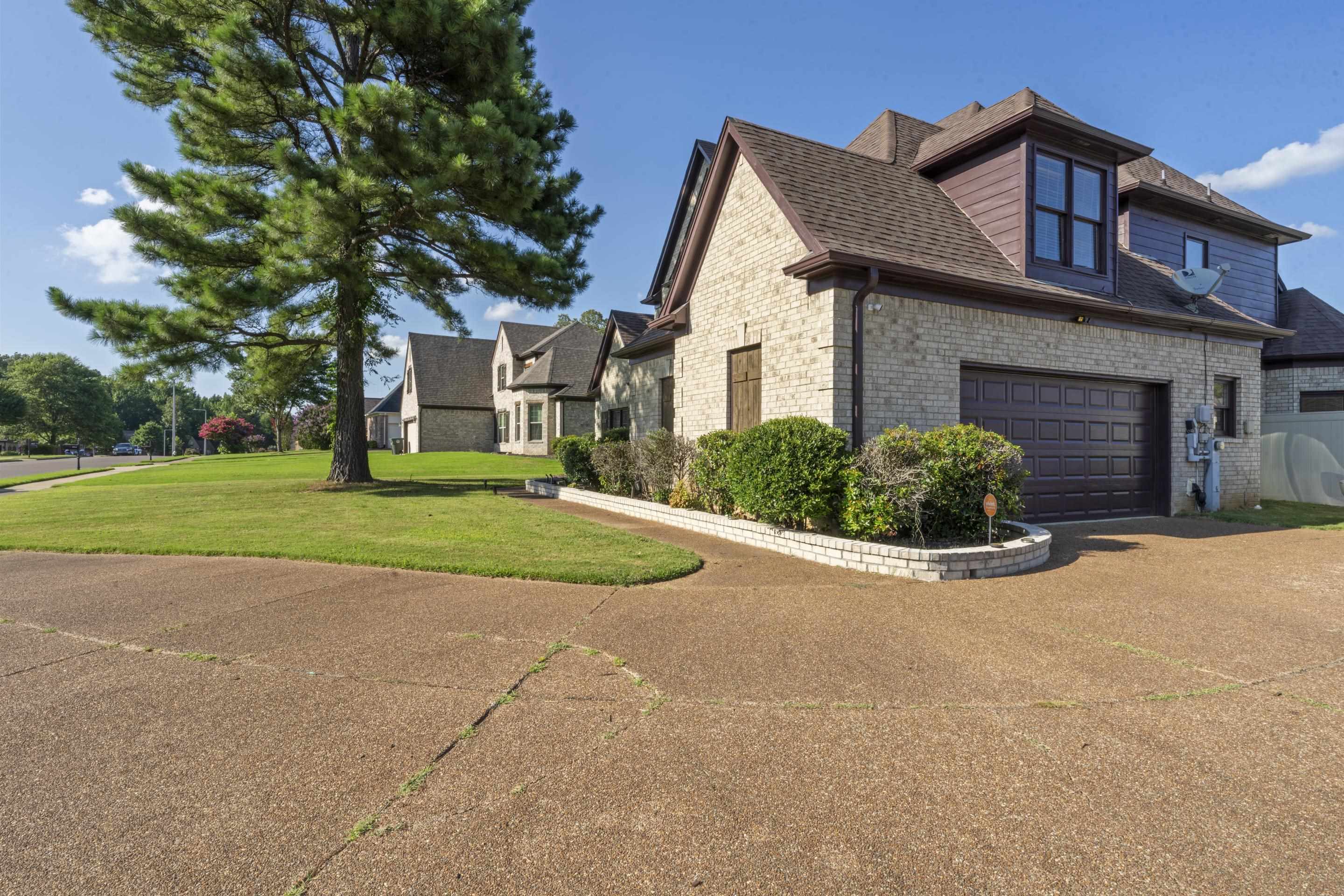 4852 Shira Dr Property Photo 3
